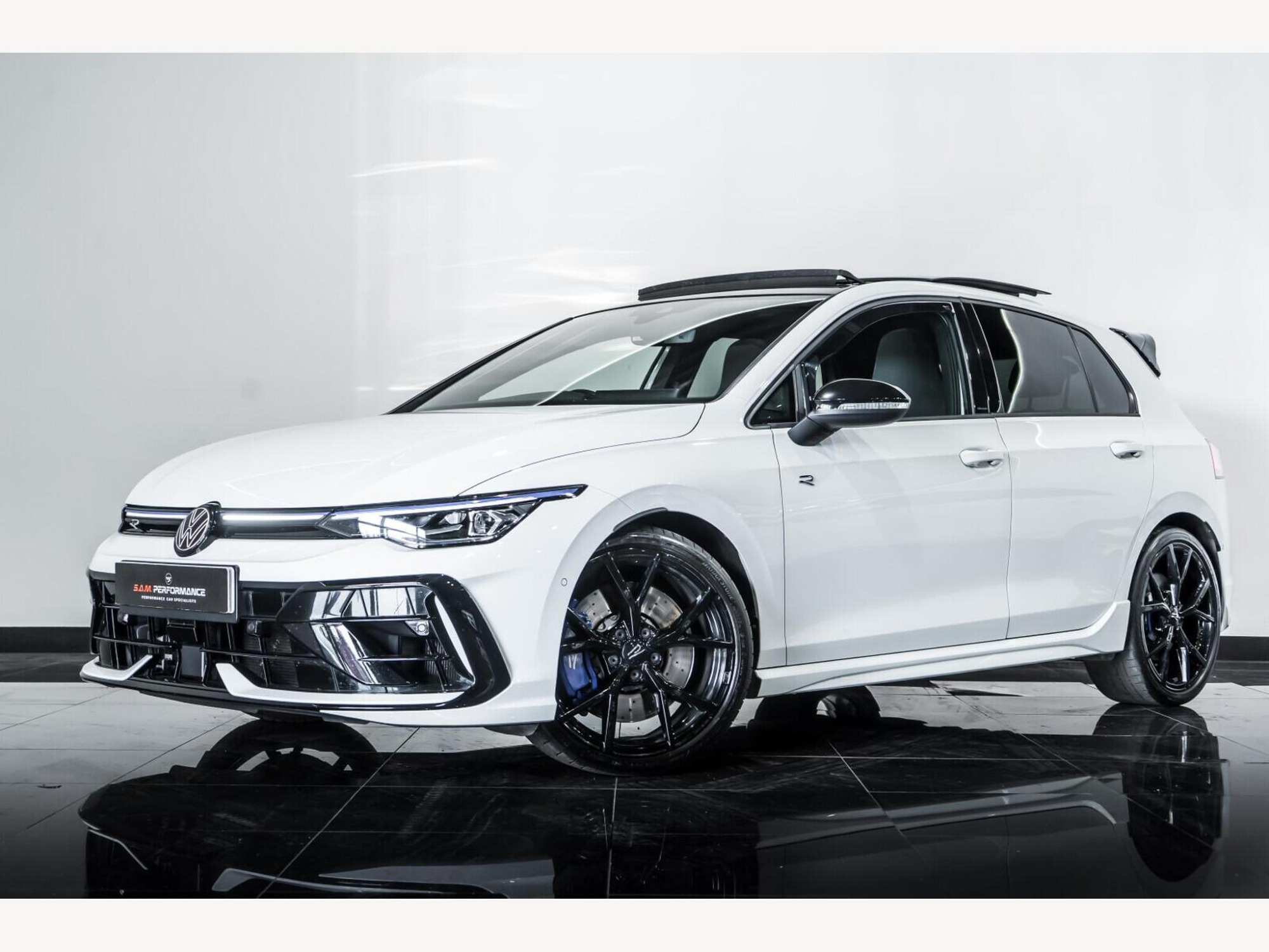2025 Volkswagen Golf image 2