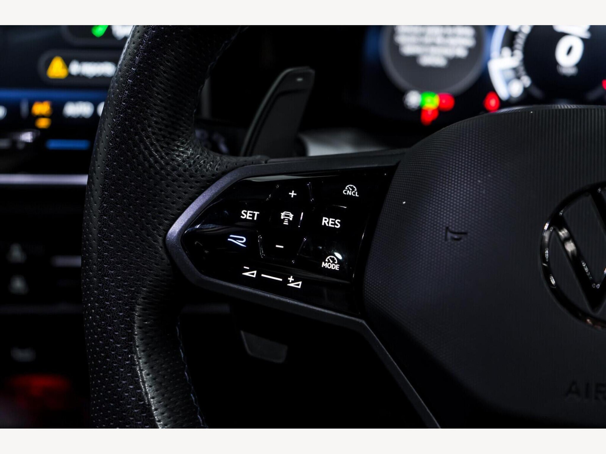 2025 Volkswagen Golf image 18