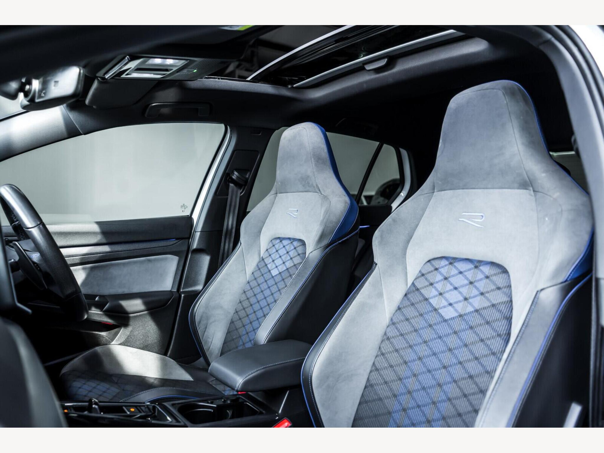 2025 Volkswagen Golf image 14