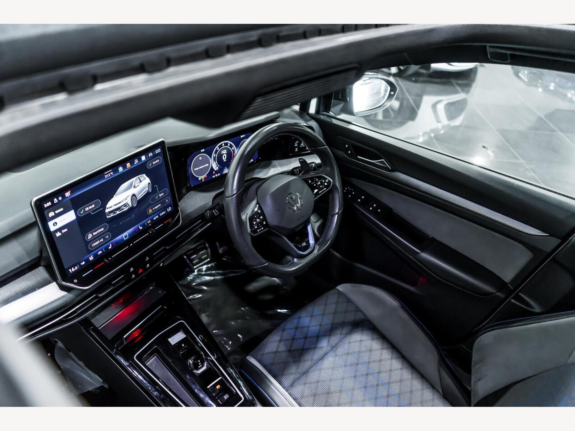 2025 Volkswagen Golf image 12