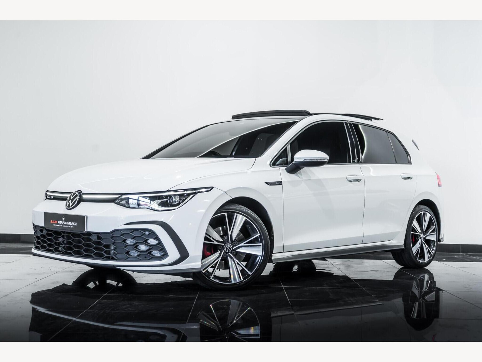 2022 Volkswagen Golf image 2