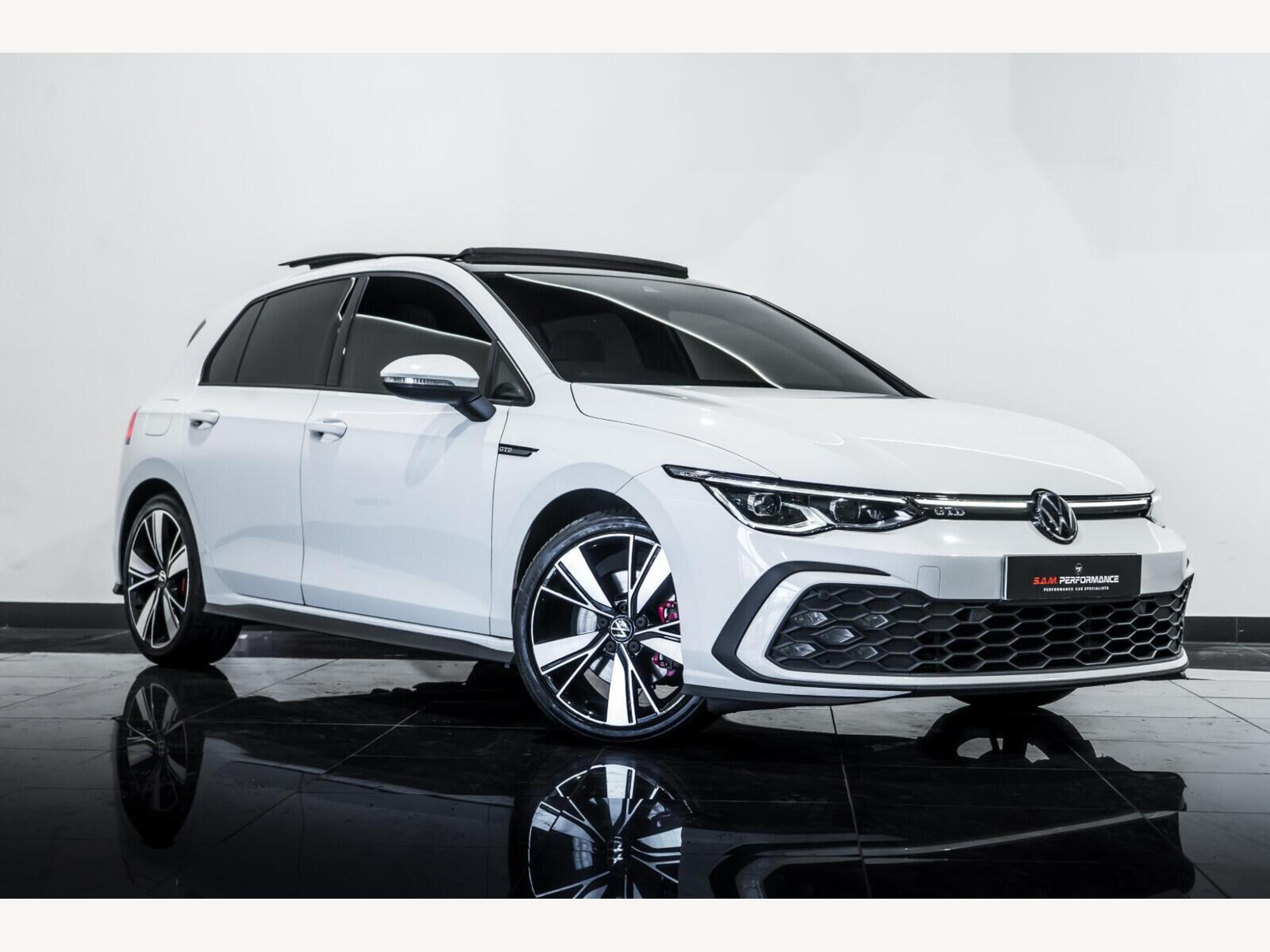 2022 Volkswagen Golf image 1