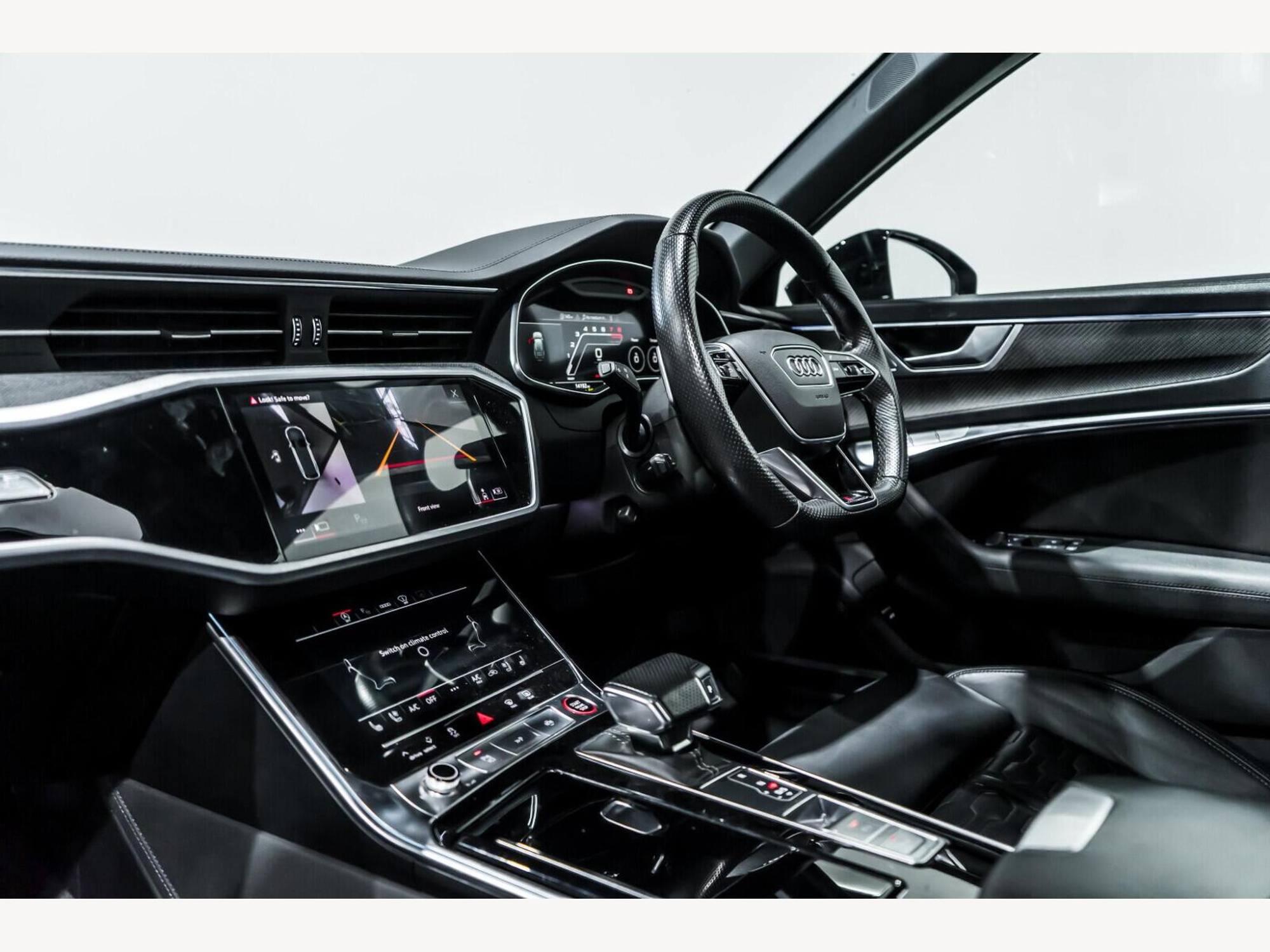 2022 Audi RS6 Avant image 16