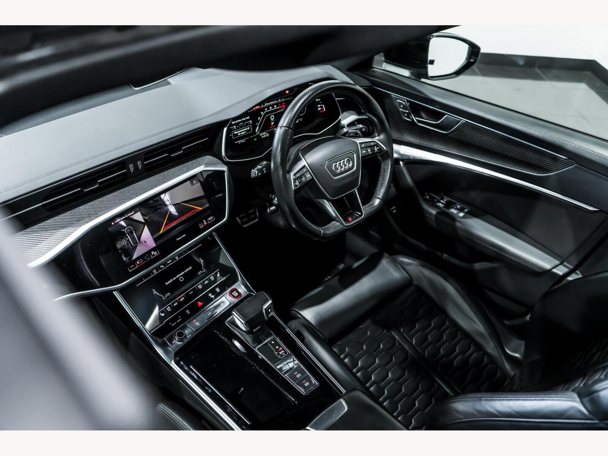 2022 Audi RS6 Avant image 12