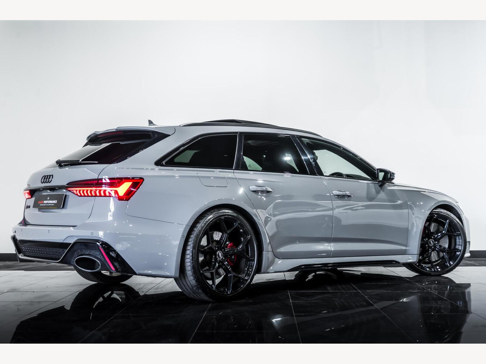 2022 Audi RS6 Avant image 3
