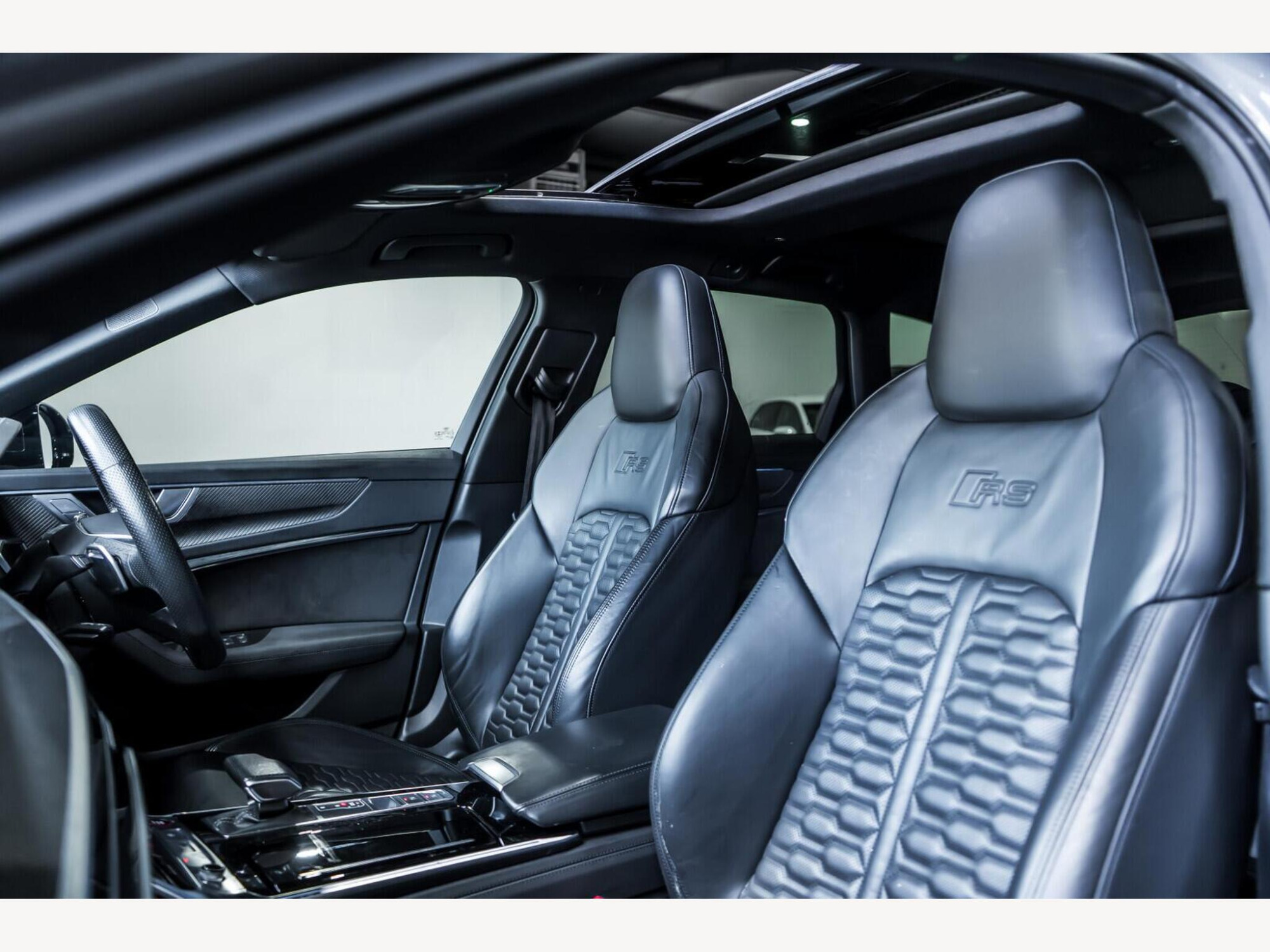 2022 Audi RS6 Avant image 14