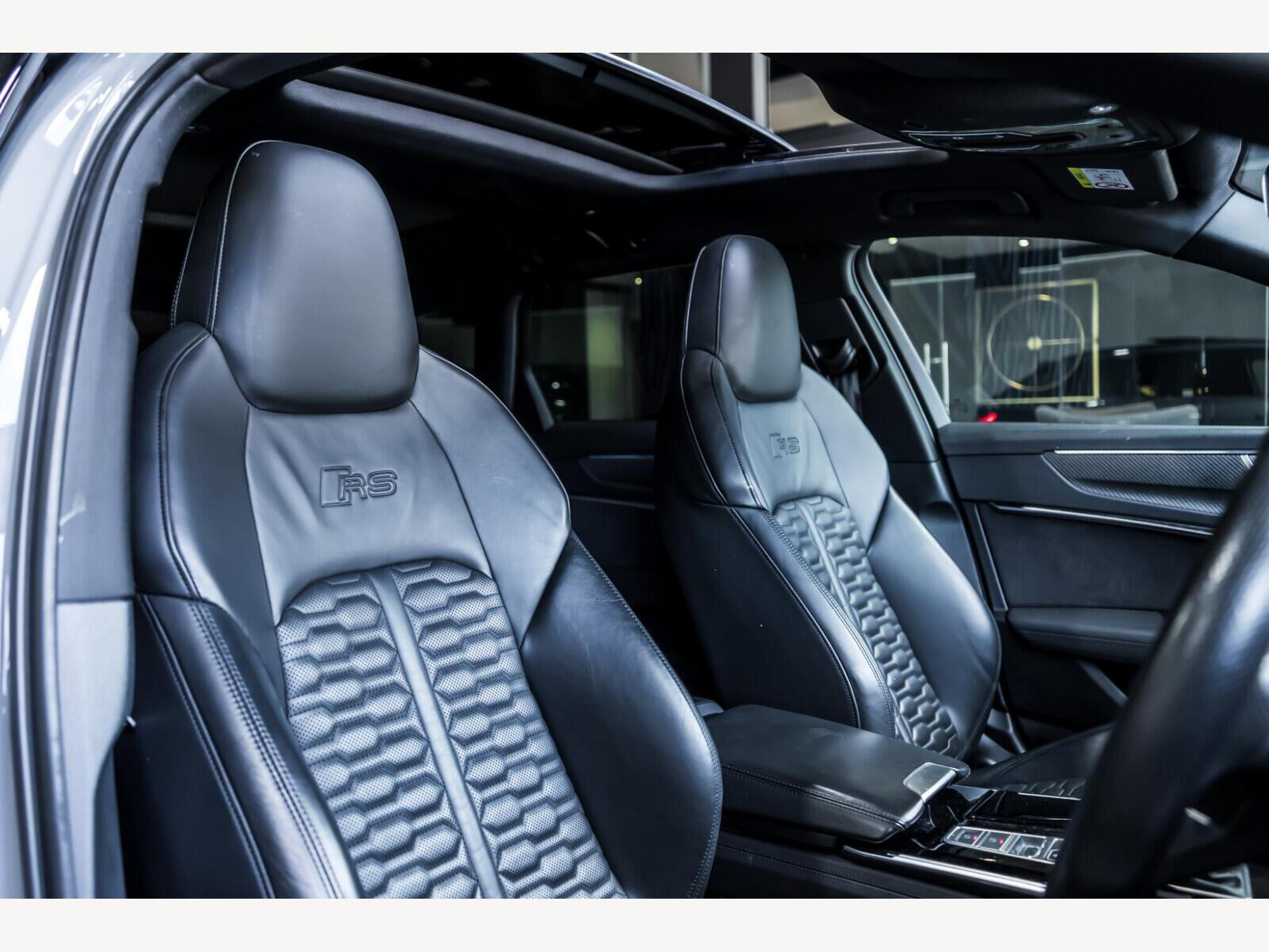 2022 Audi RS6 Avant image 13
