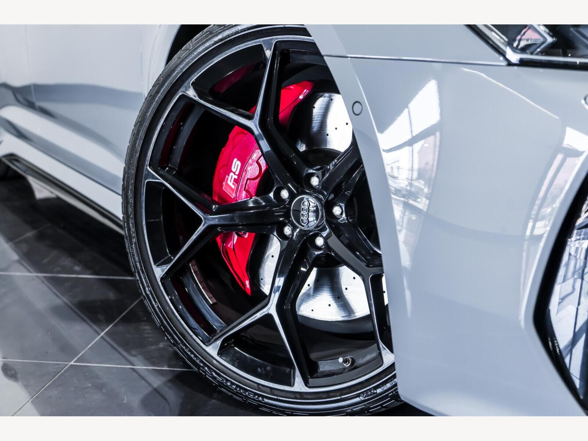 2022 Audi RS6 Avant image 10