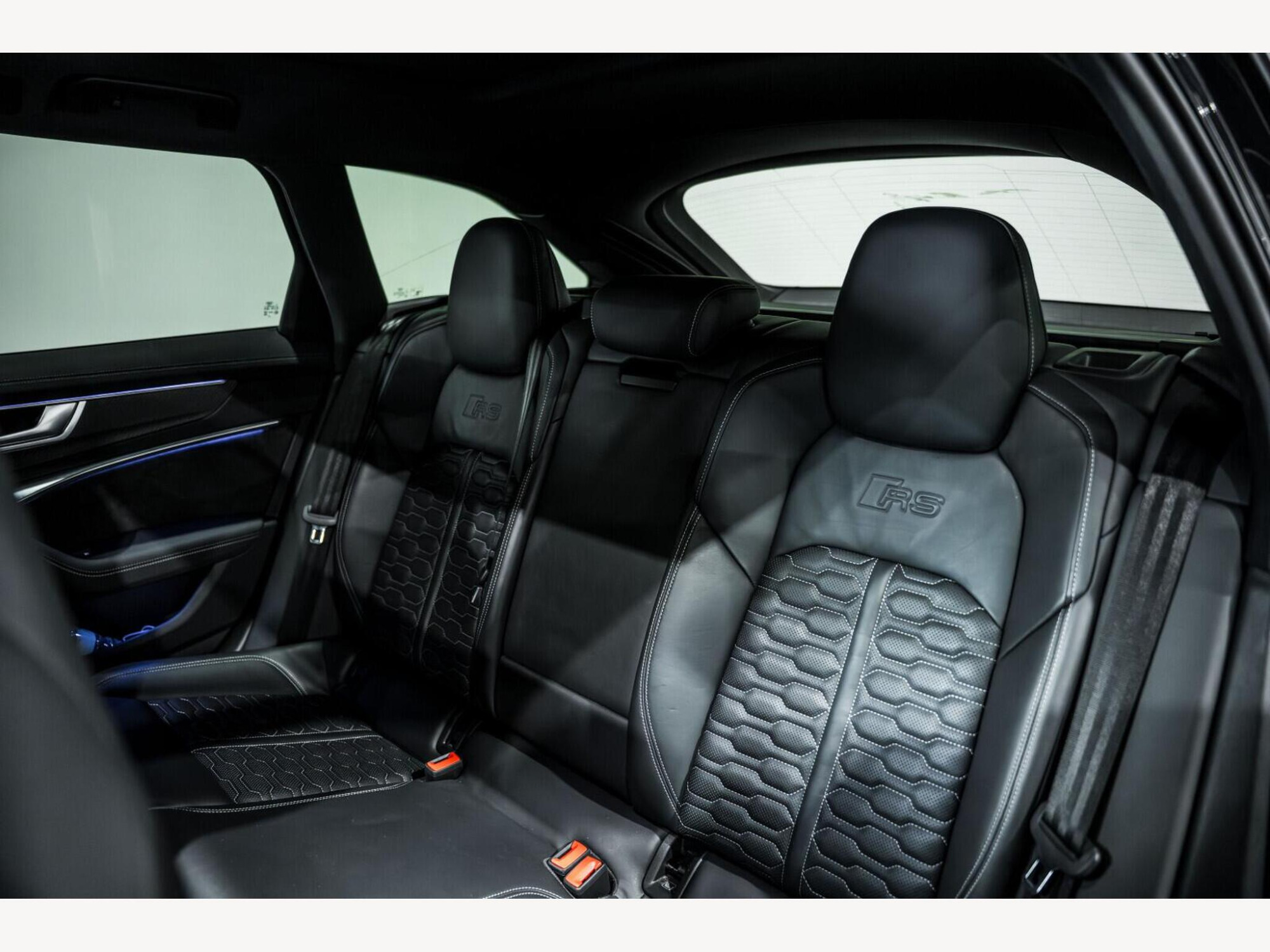 2022 Audi RS6 Avant image 15