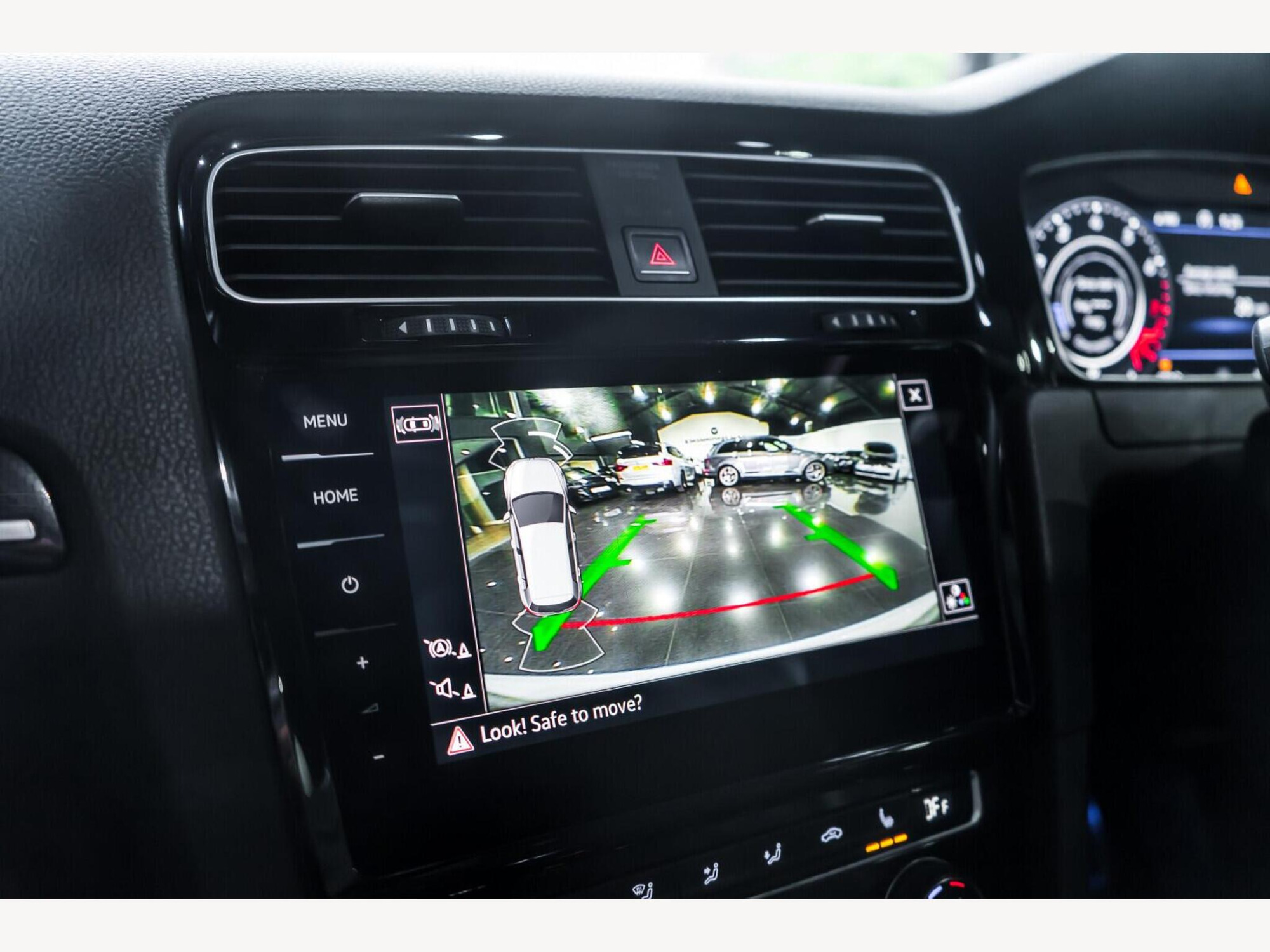 2018 Volkswagen Golf image 17