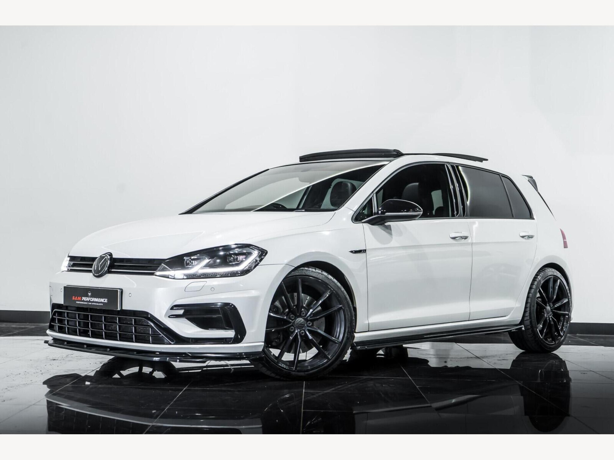 2018 Volkswagen Golf image 2
