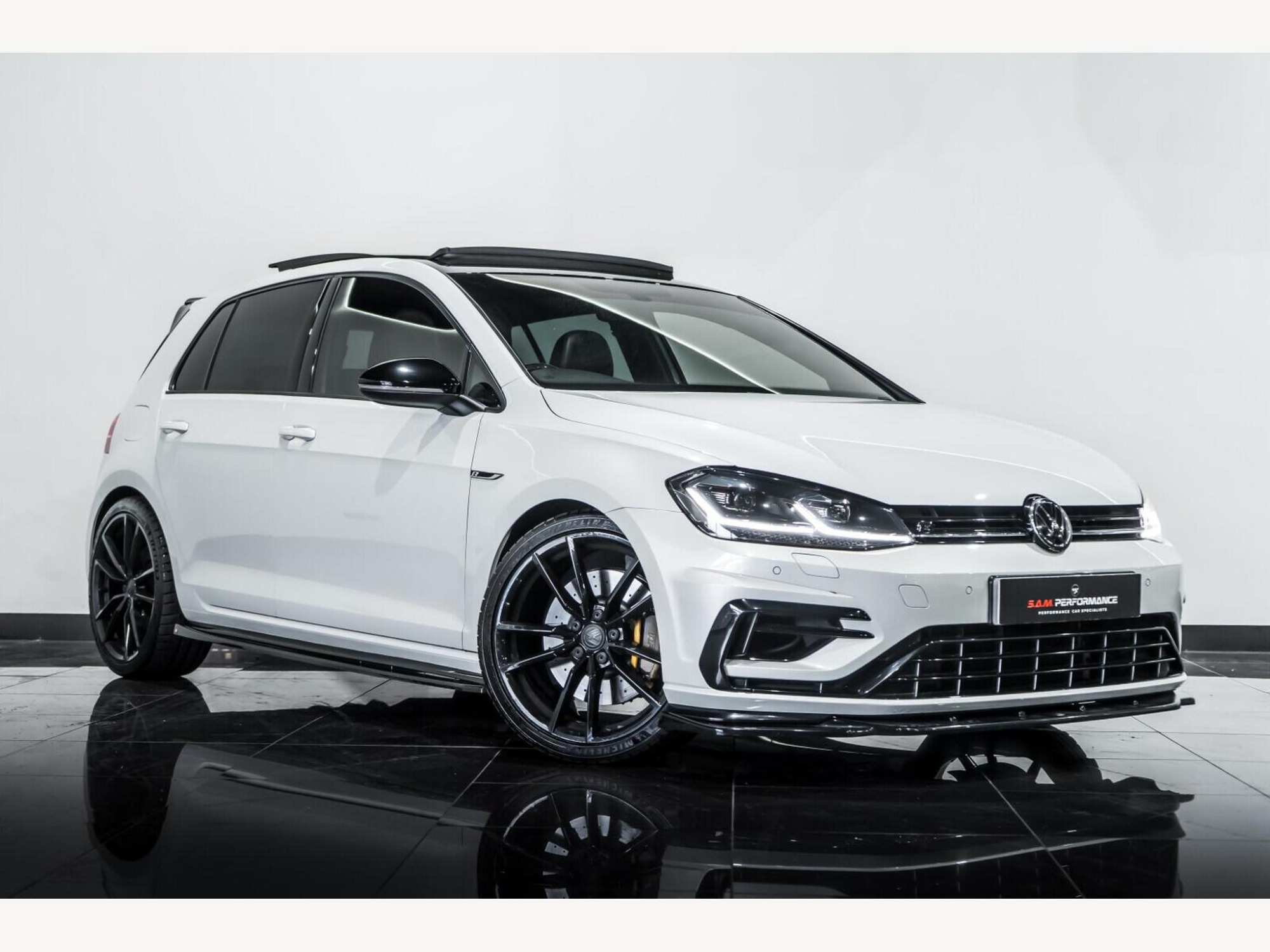 2018 Volkswagen Golf image 1