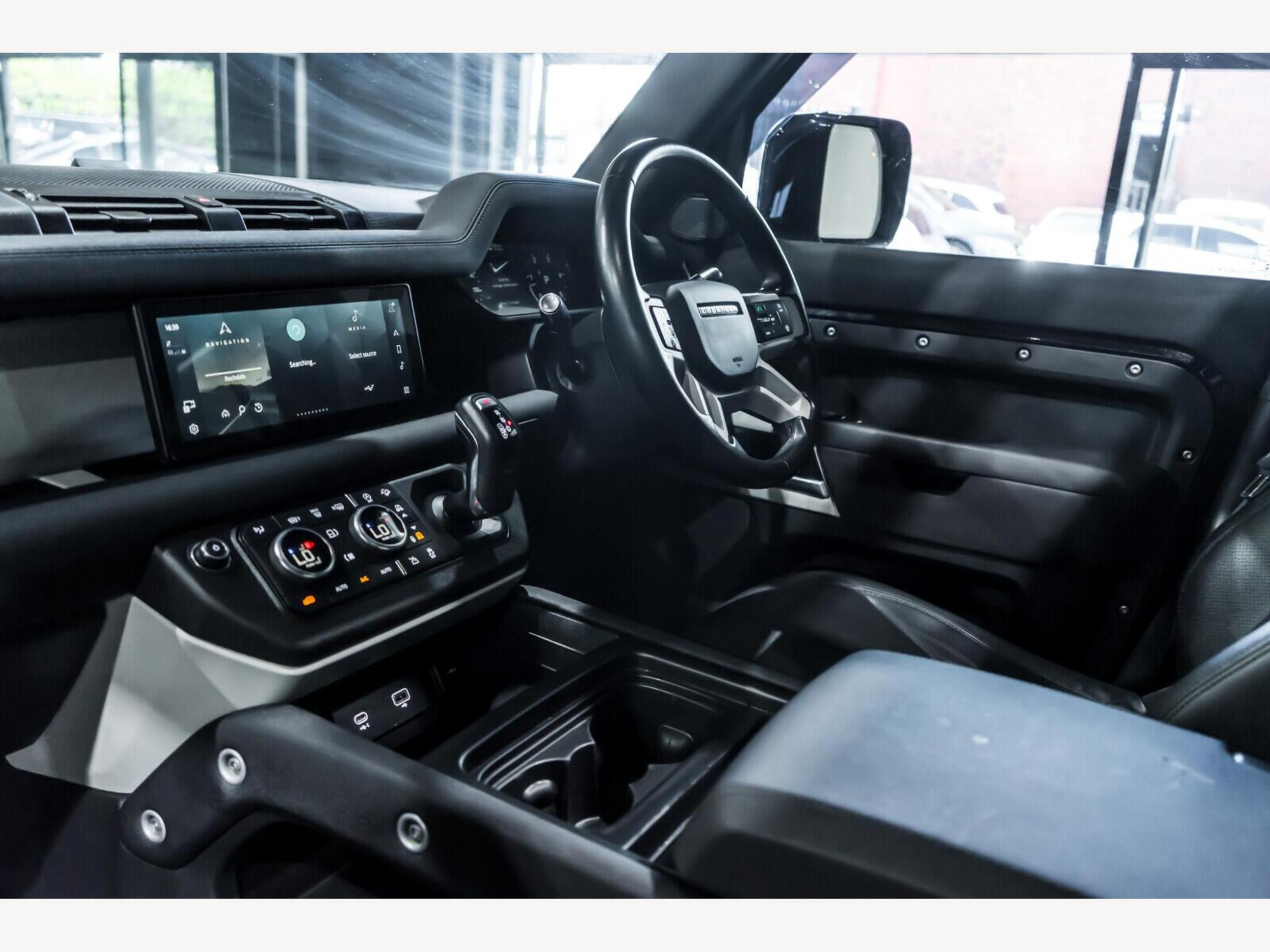 2021 Land Rover Defender 110 image 24