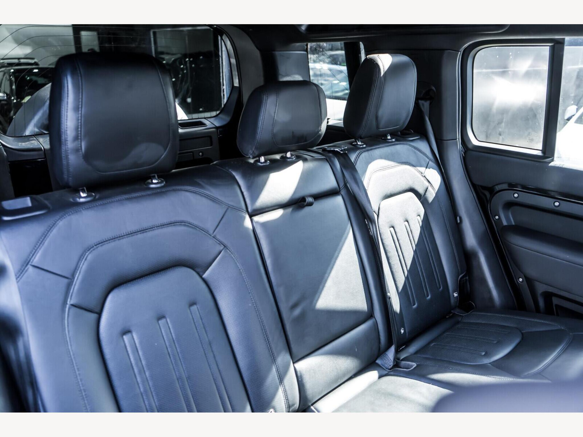 2021 Land Rover Defender 110 image 17
