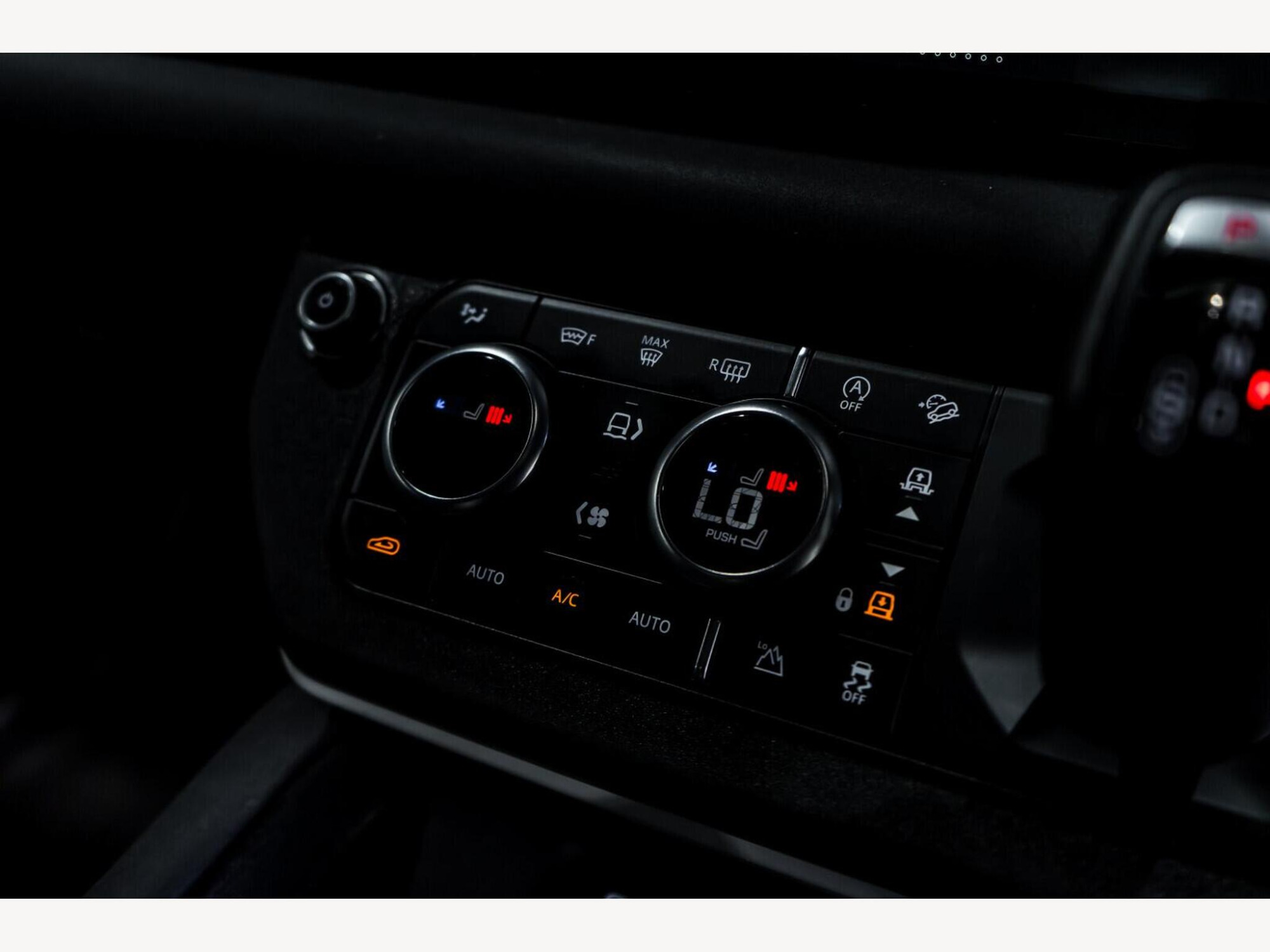 2021 Land Rover Defender 110 image 22