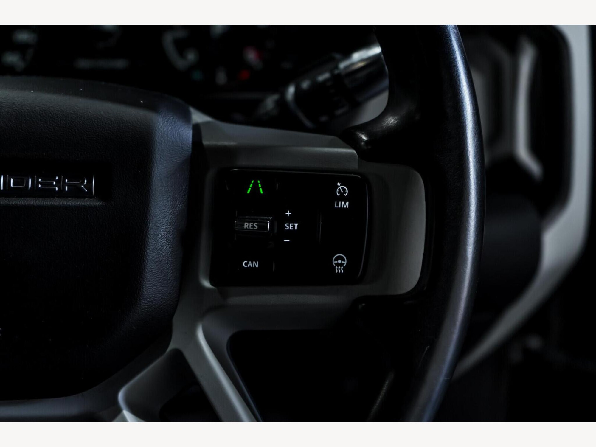 2021 Land Rover Defender 110 image 21