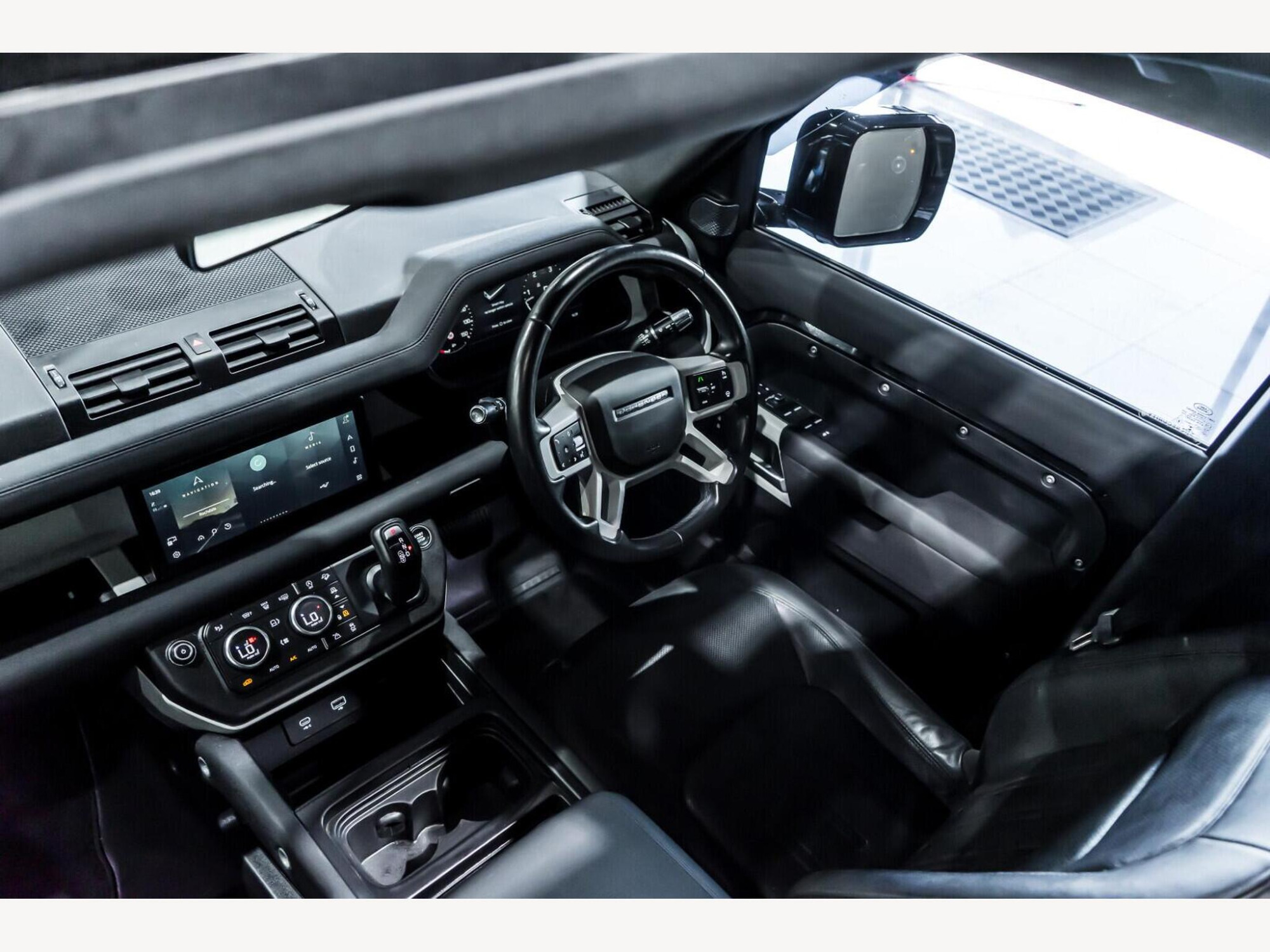 2021 Land Rover Defender 110 image 14