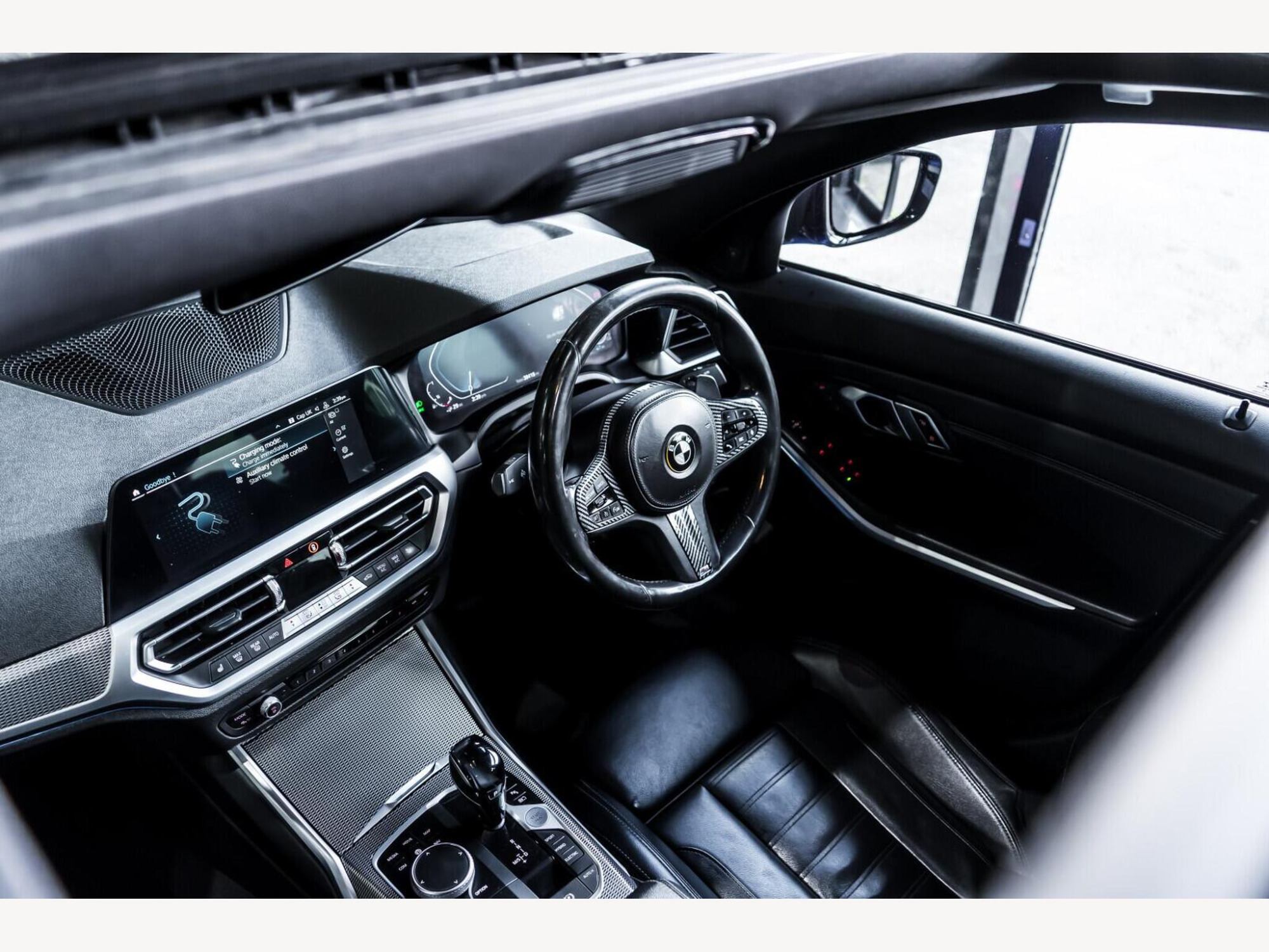 2019 BMW 3 Series image 17