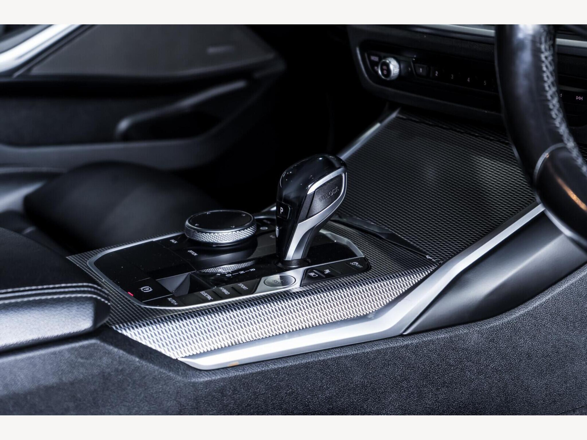 2019 BMW 3 Series image 16