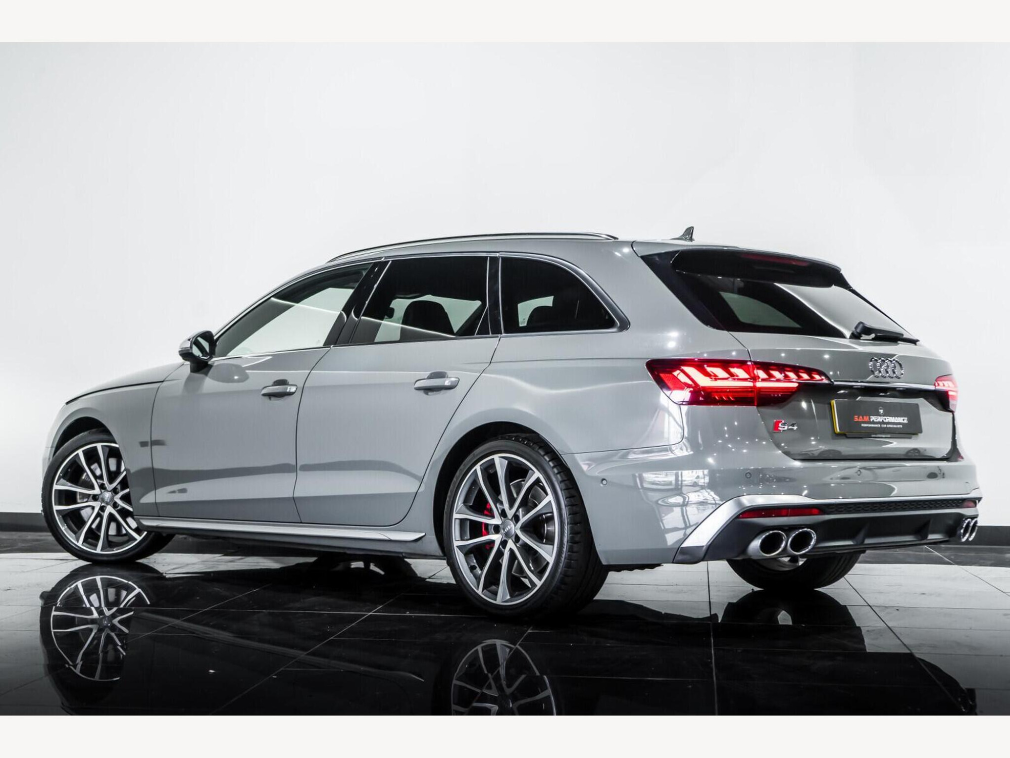 2019 Audi S4 Avant image 4