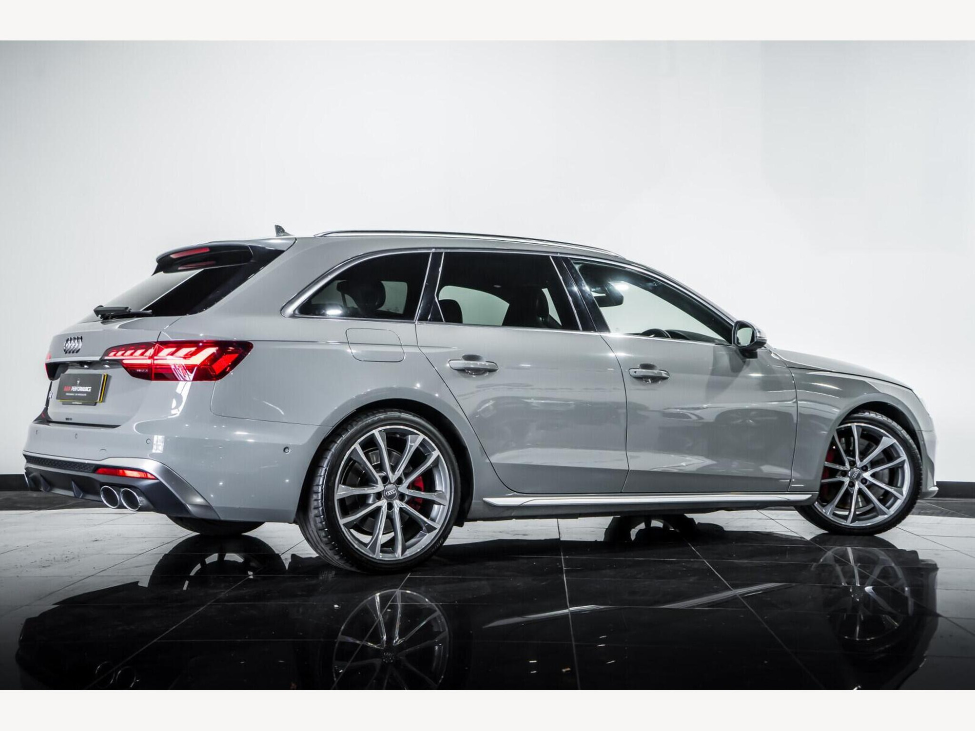 2019 Audi S4 Avant image 3
