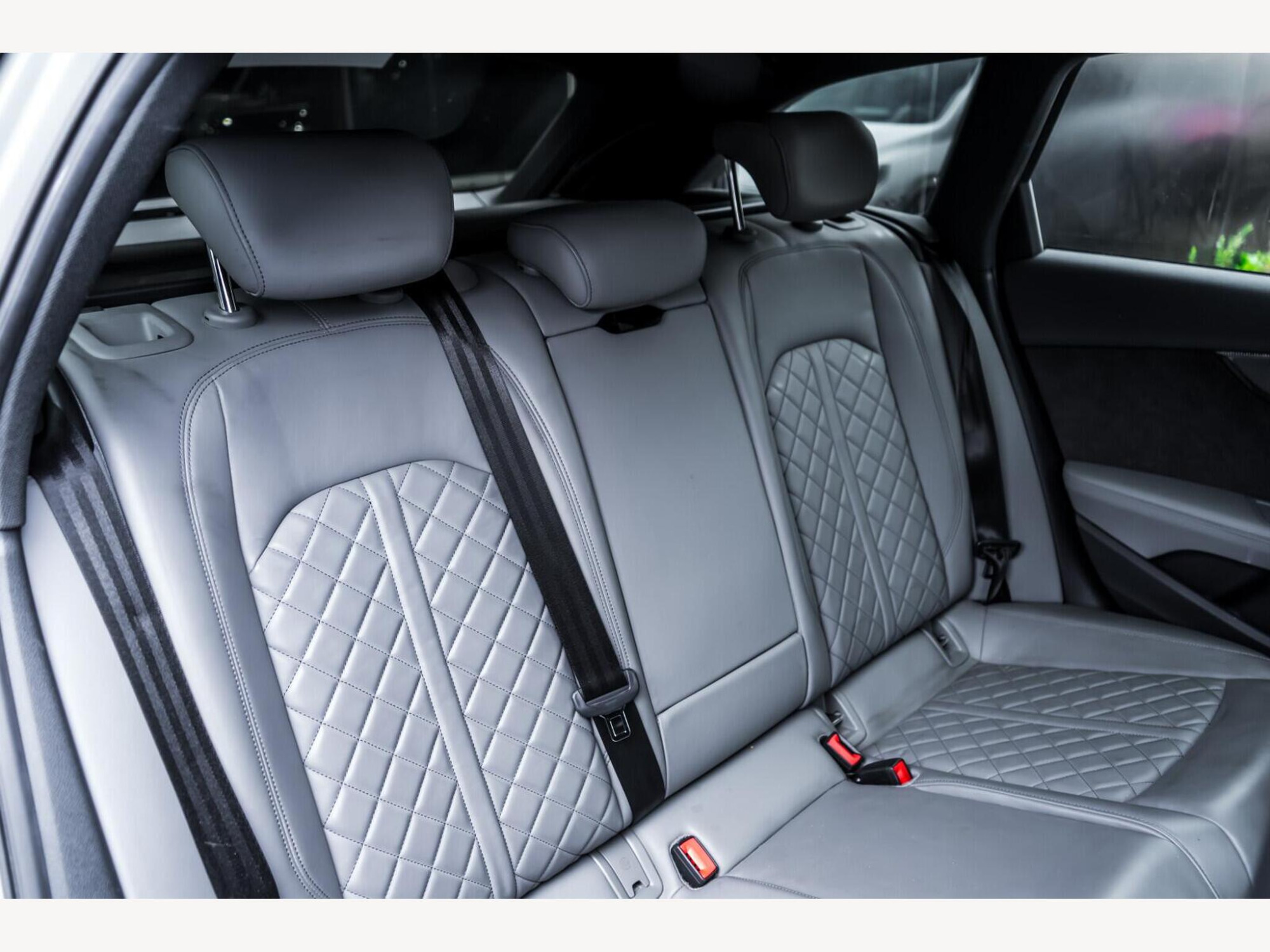 2019 Audi S4 Avant image 17