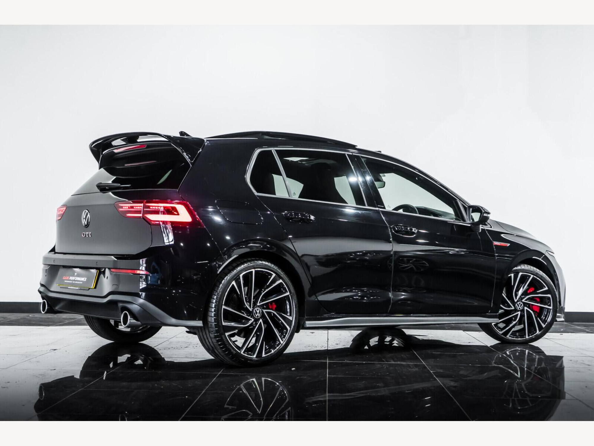 2021 Volkswagen Golf image 3