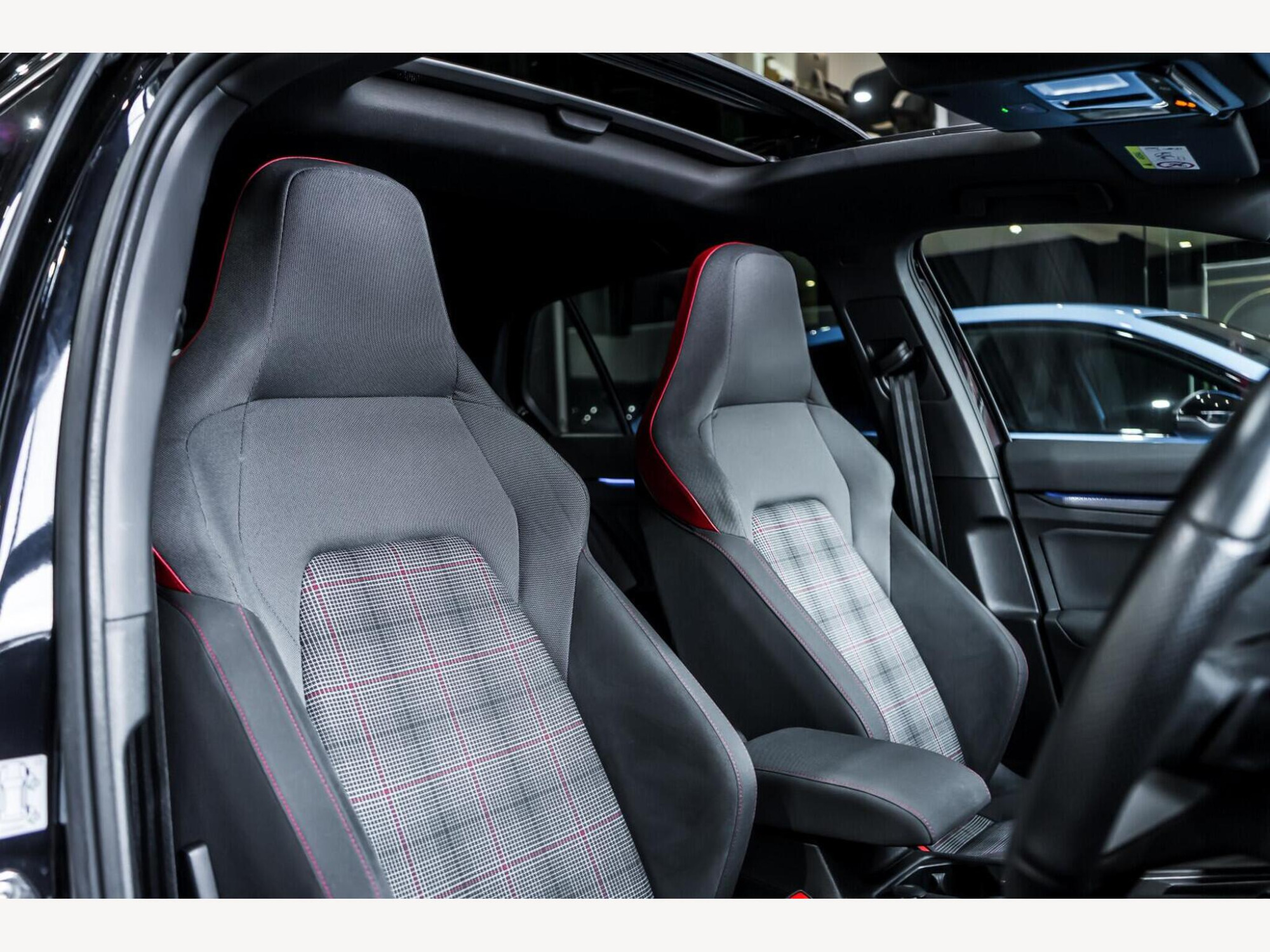 2021 Volkswagen Golf image 12