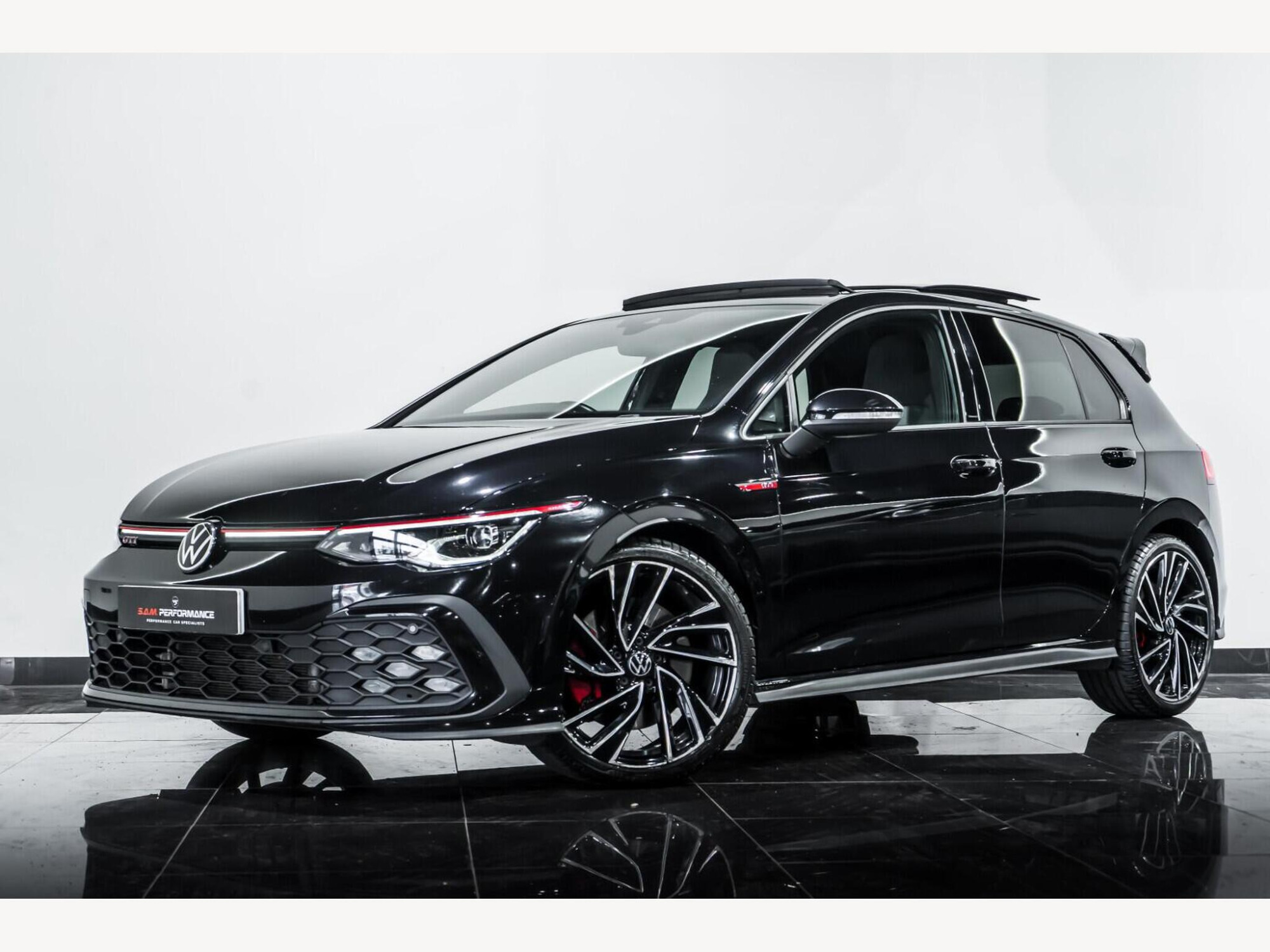 2021 Volkswagen Golf image 2