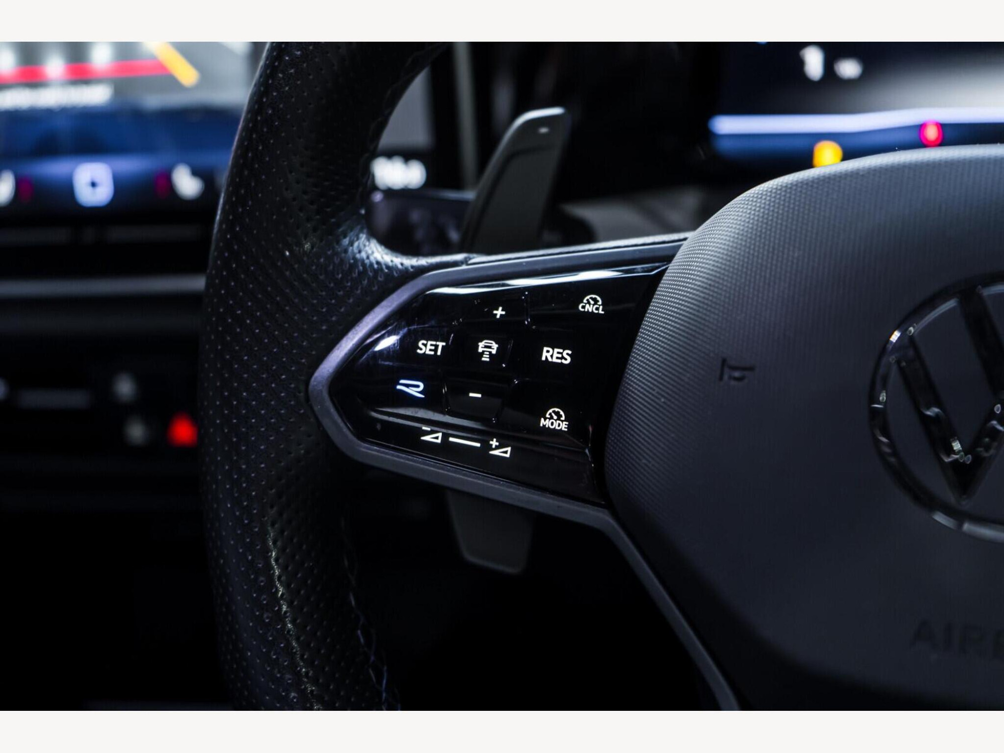 2025 Volkswagen Golf image 18