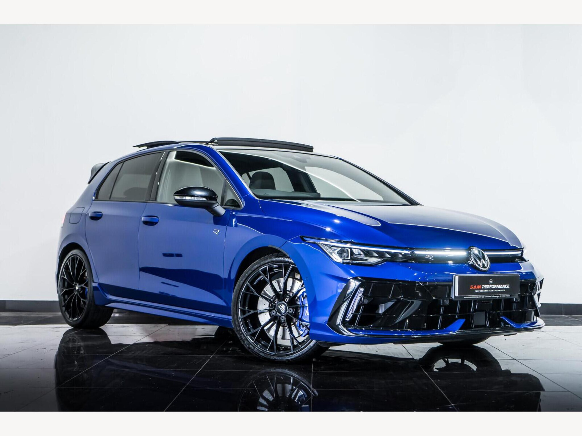 2025 Volkswagen Golf image 1