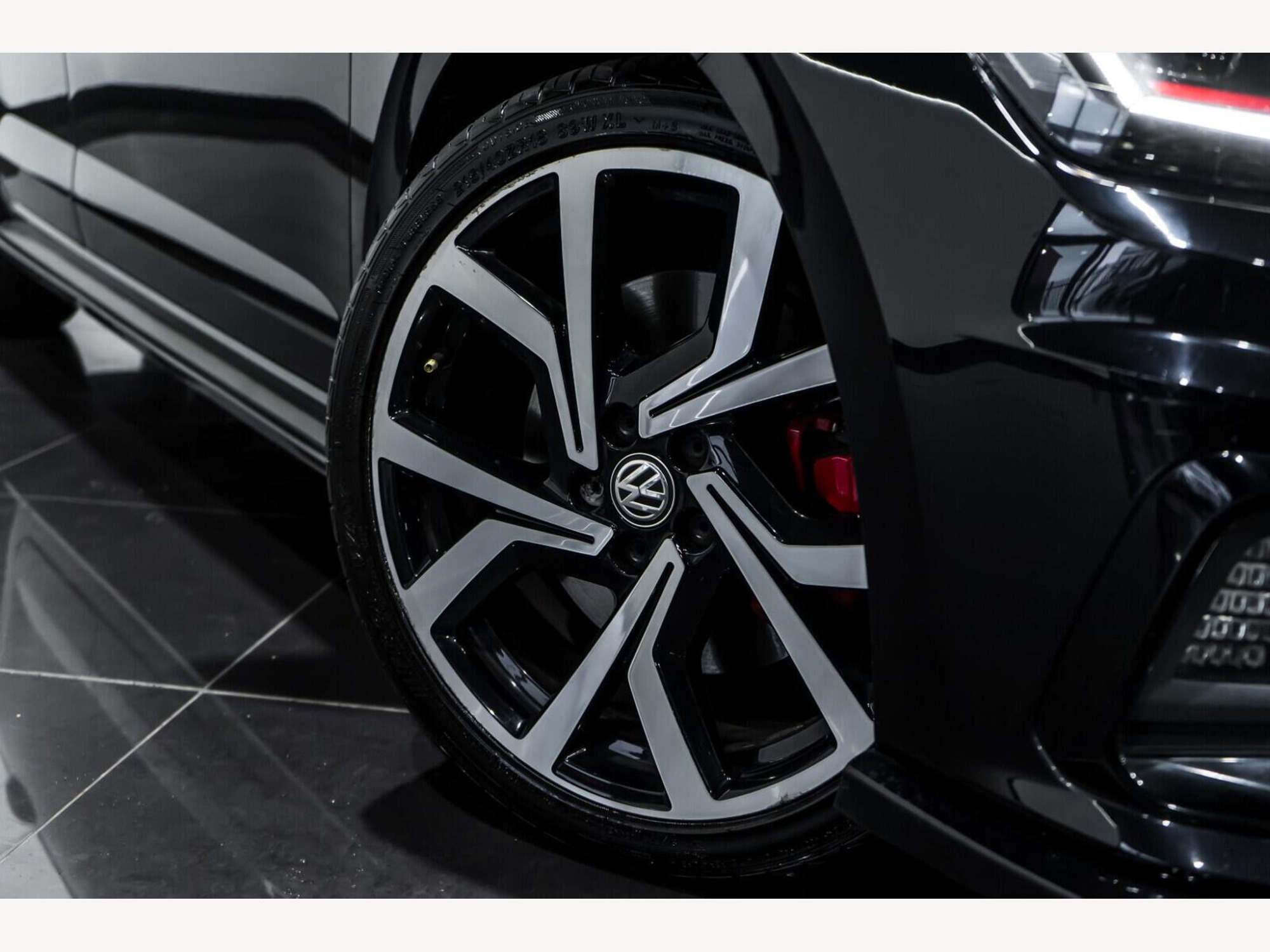 2019 Volkswagen Polo image 9