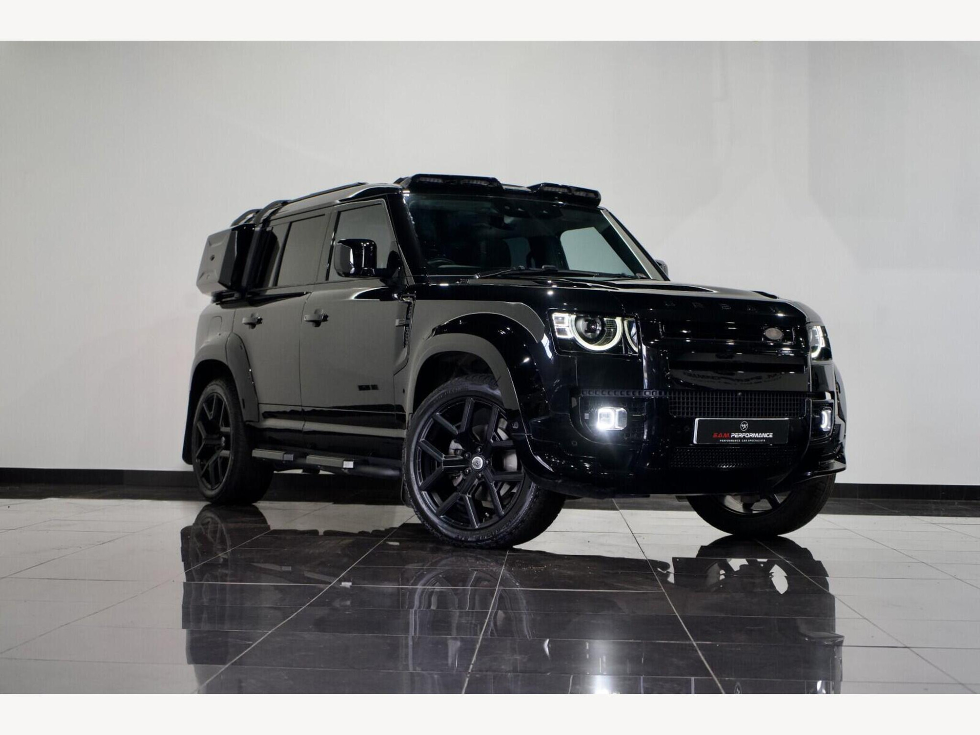 2022 Land Rover Defender 110 image 1