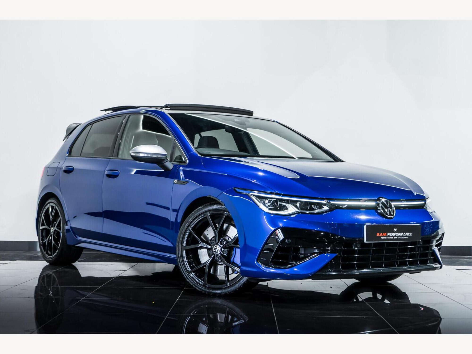 2022 Volkswagen Golf image 1