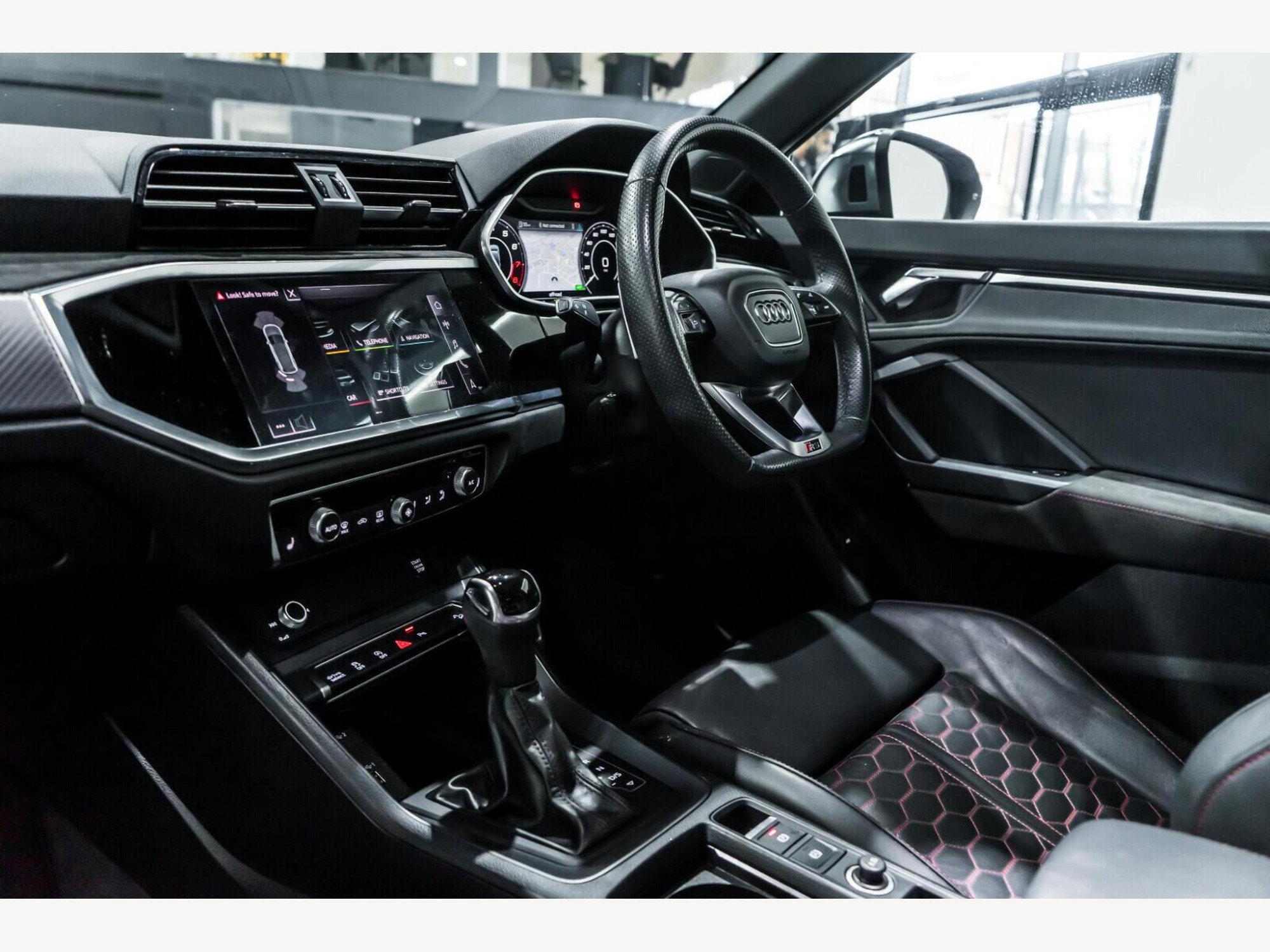 2020 Audi RS Q3 image 17