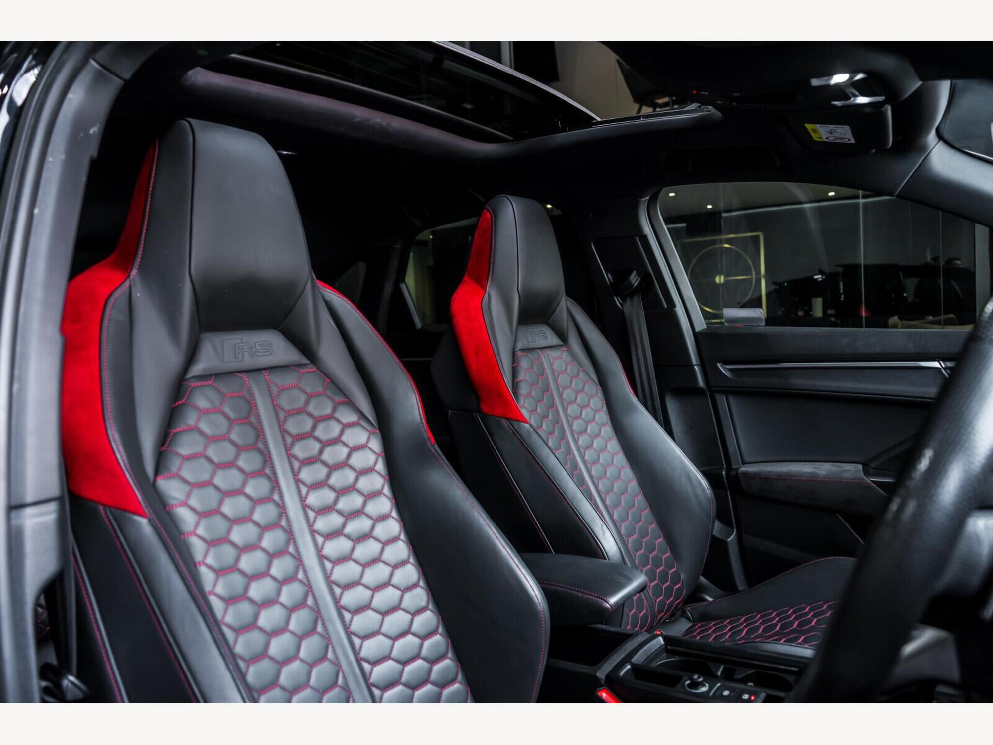 2020 Audi RS Q3 image 12