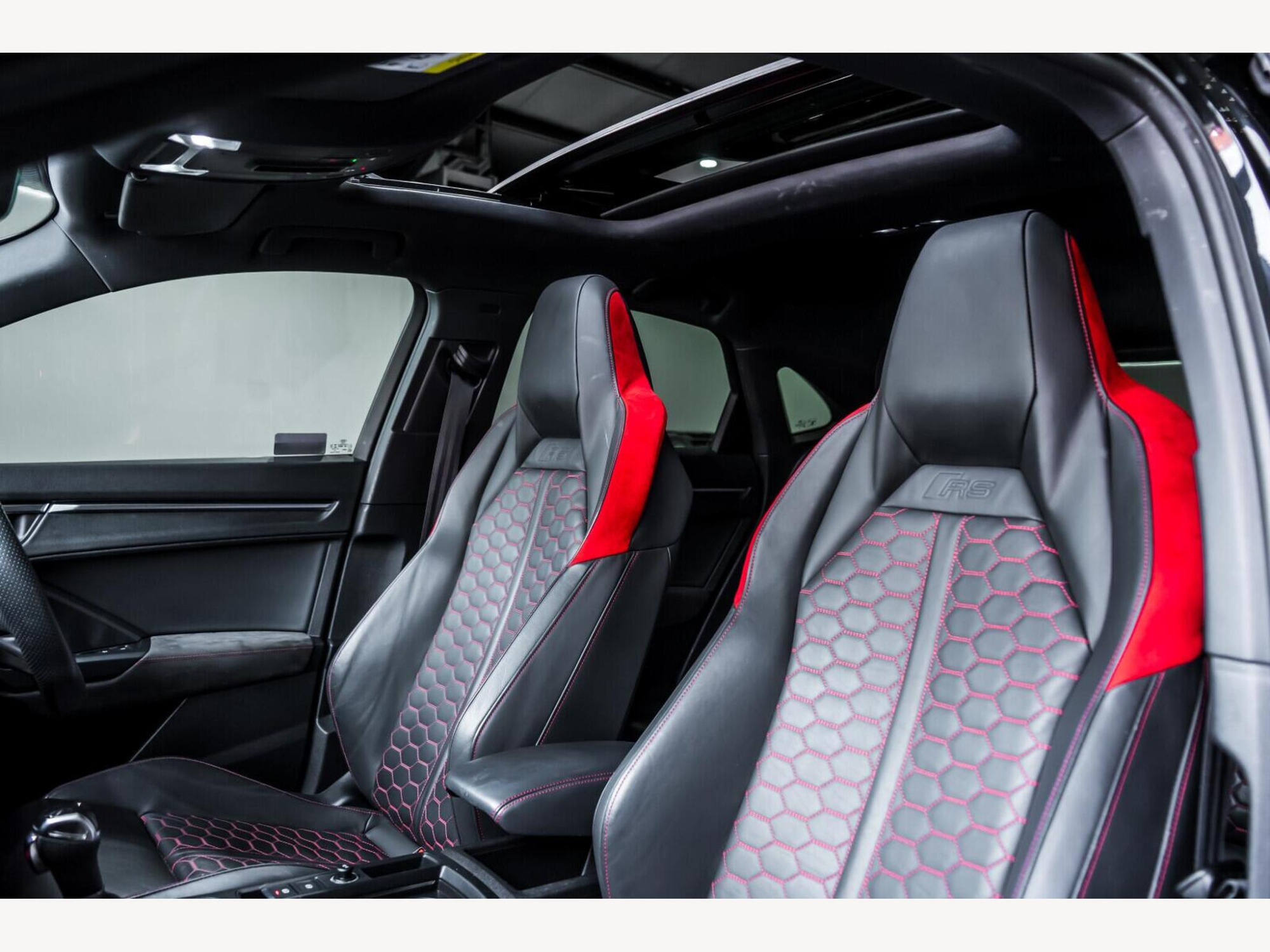 2020 Audi RS Q3 image 13