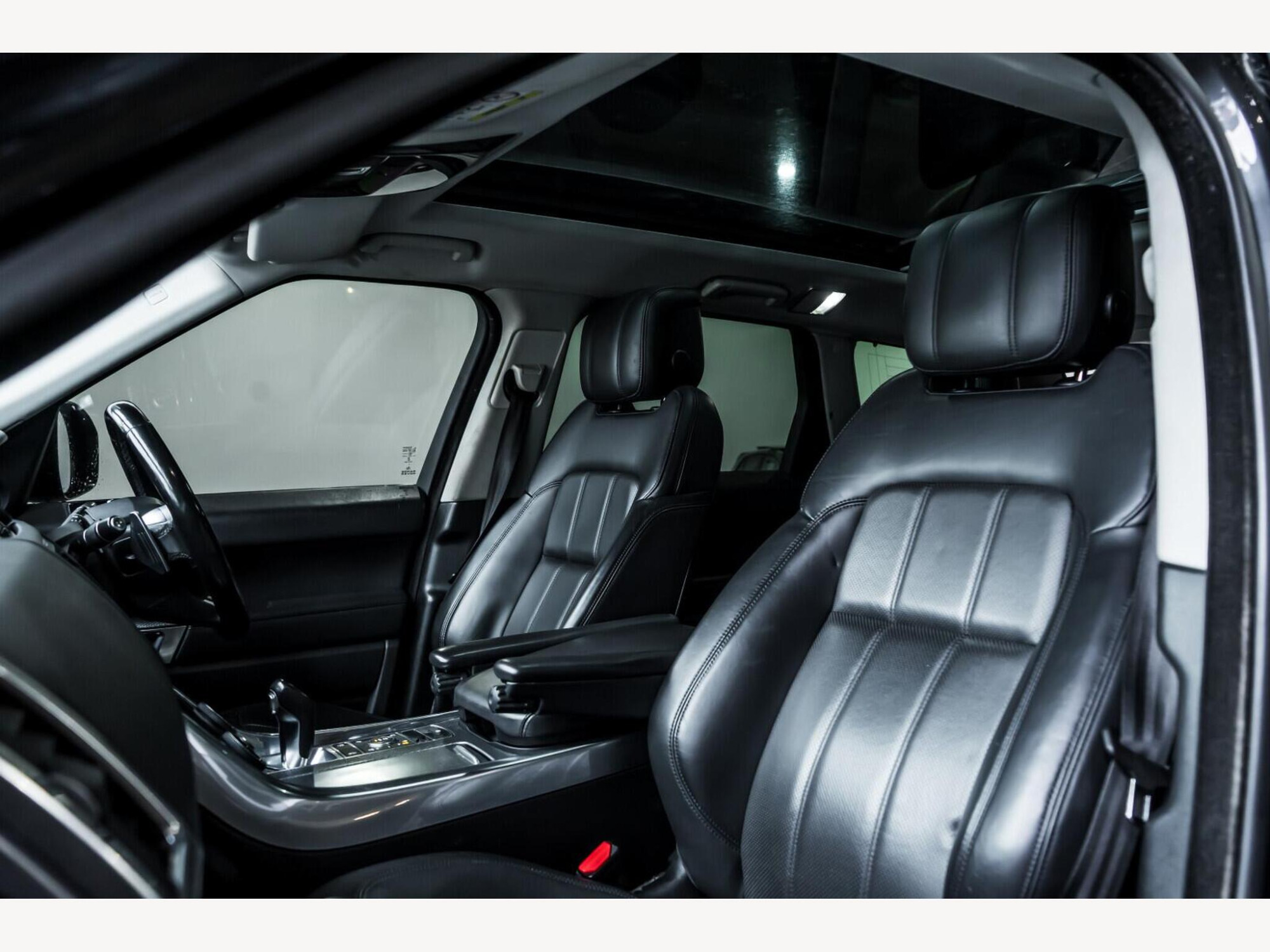 2018 Land Rover Range Rover Sport image 13