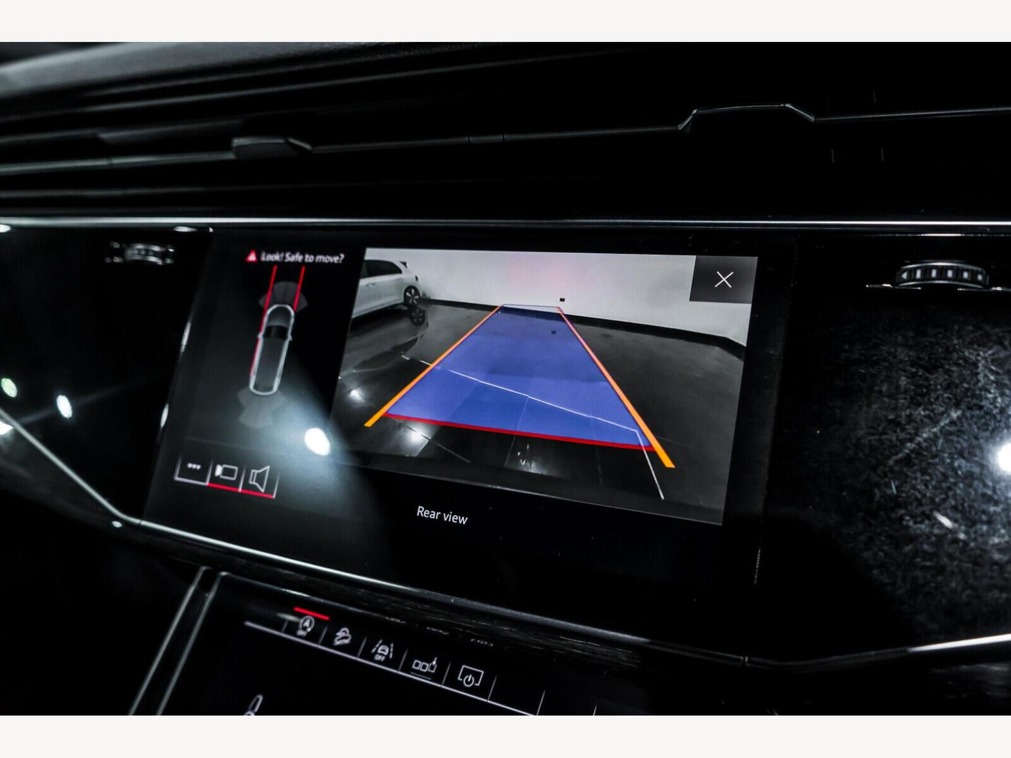 2019 Audi Q8 image 16