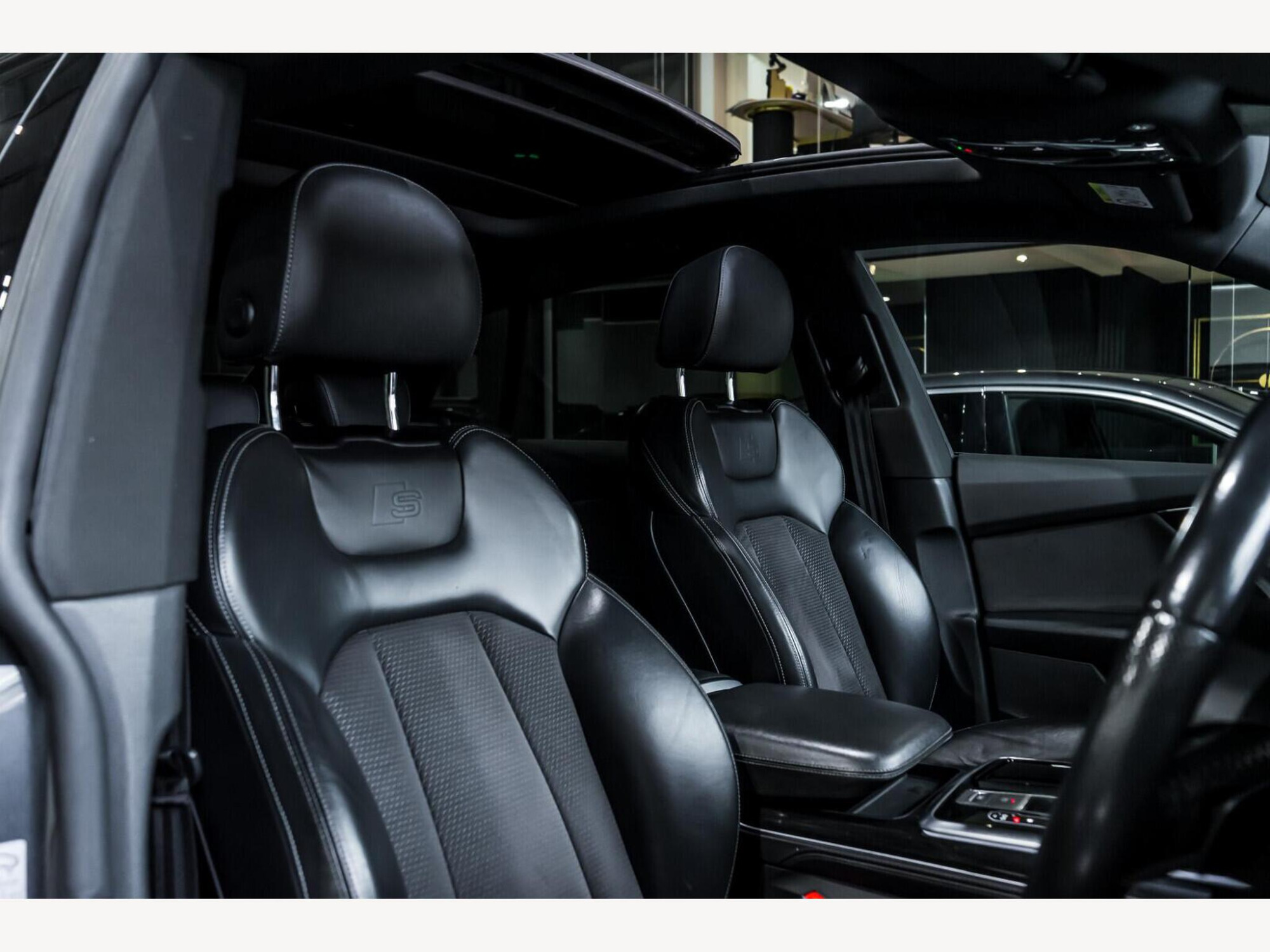 2019 Audi Q8 image 12