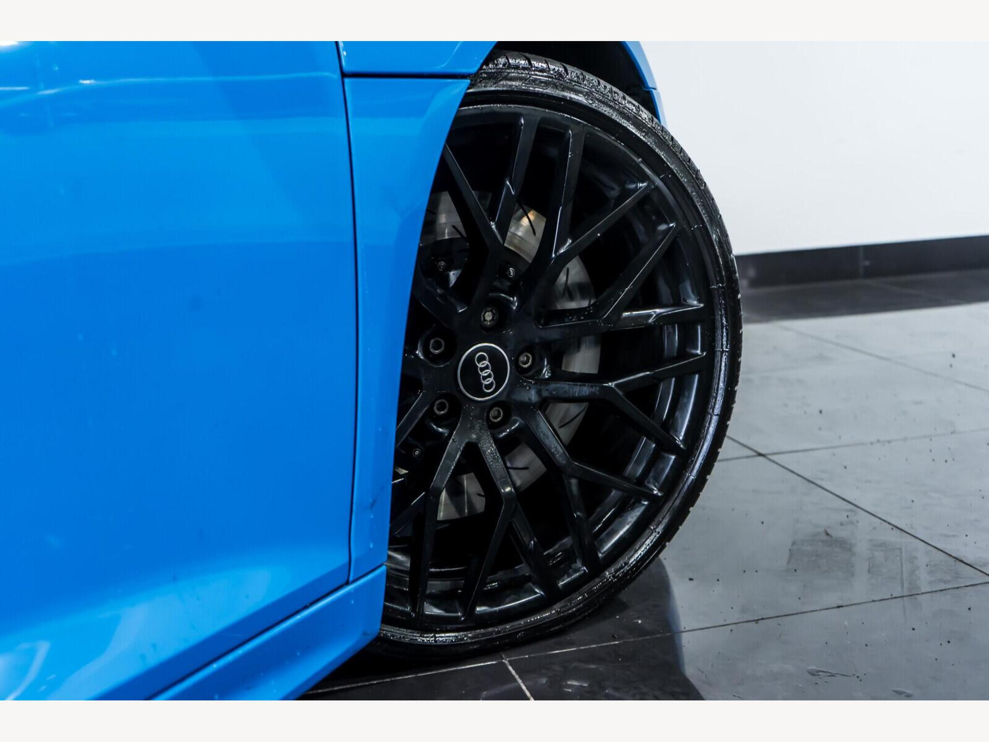 2017 Audi R8 image 10