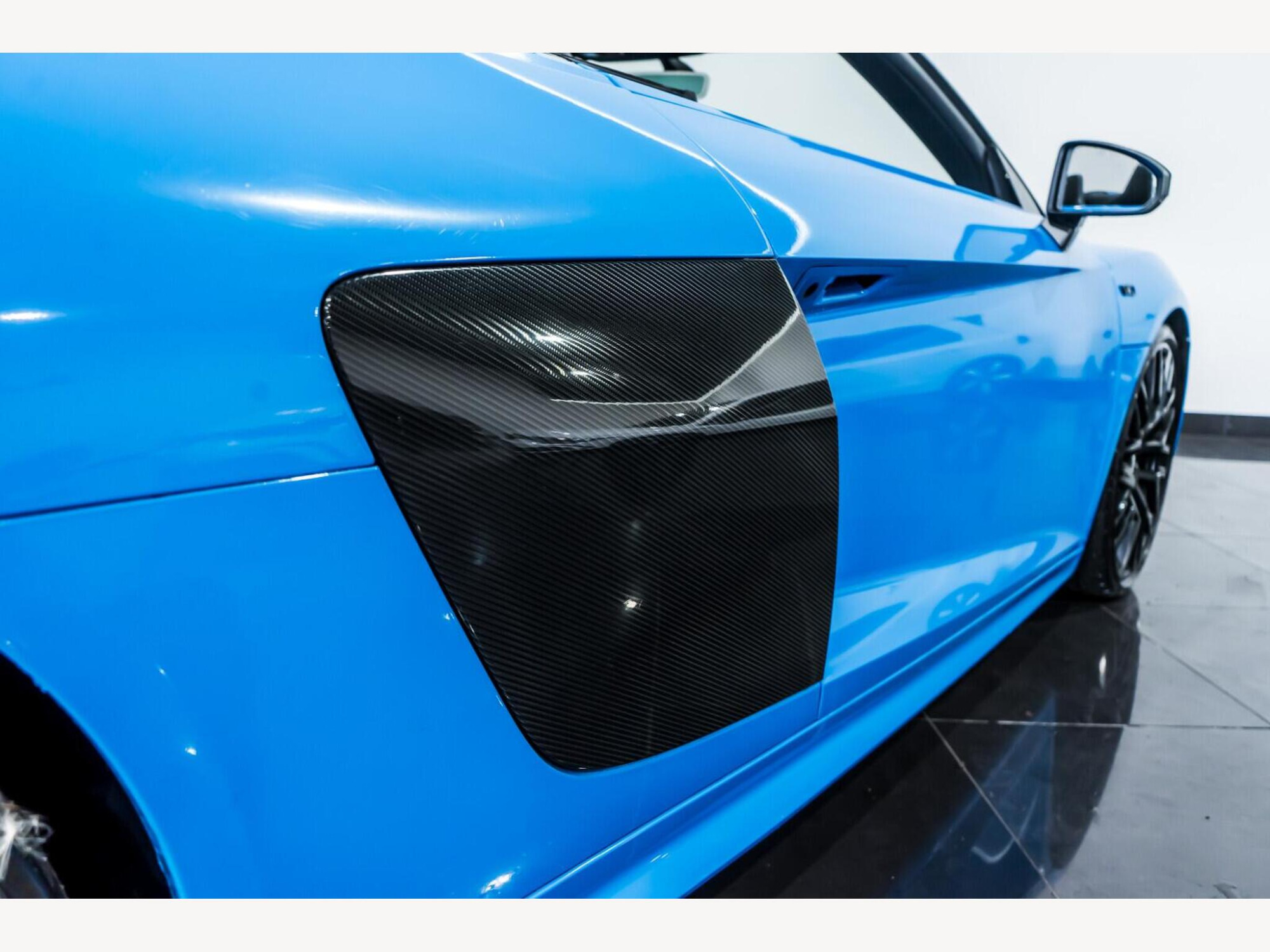 2017 Audi R8 image 16
