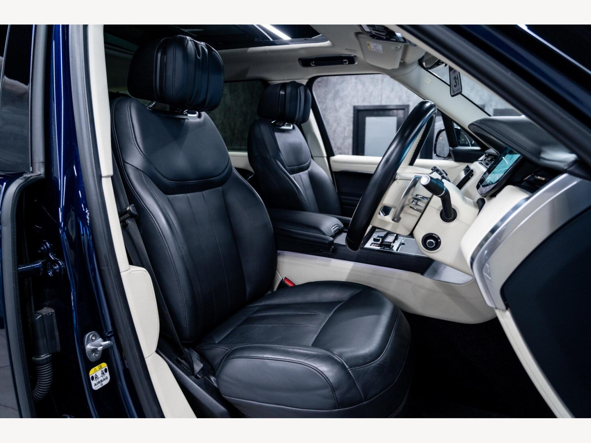 2023 Land Rover Range Rover image 64