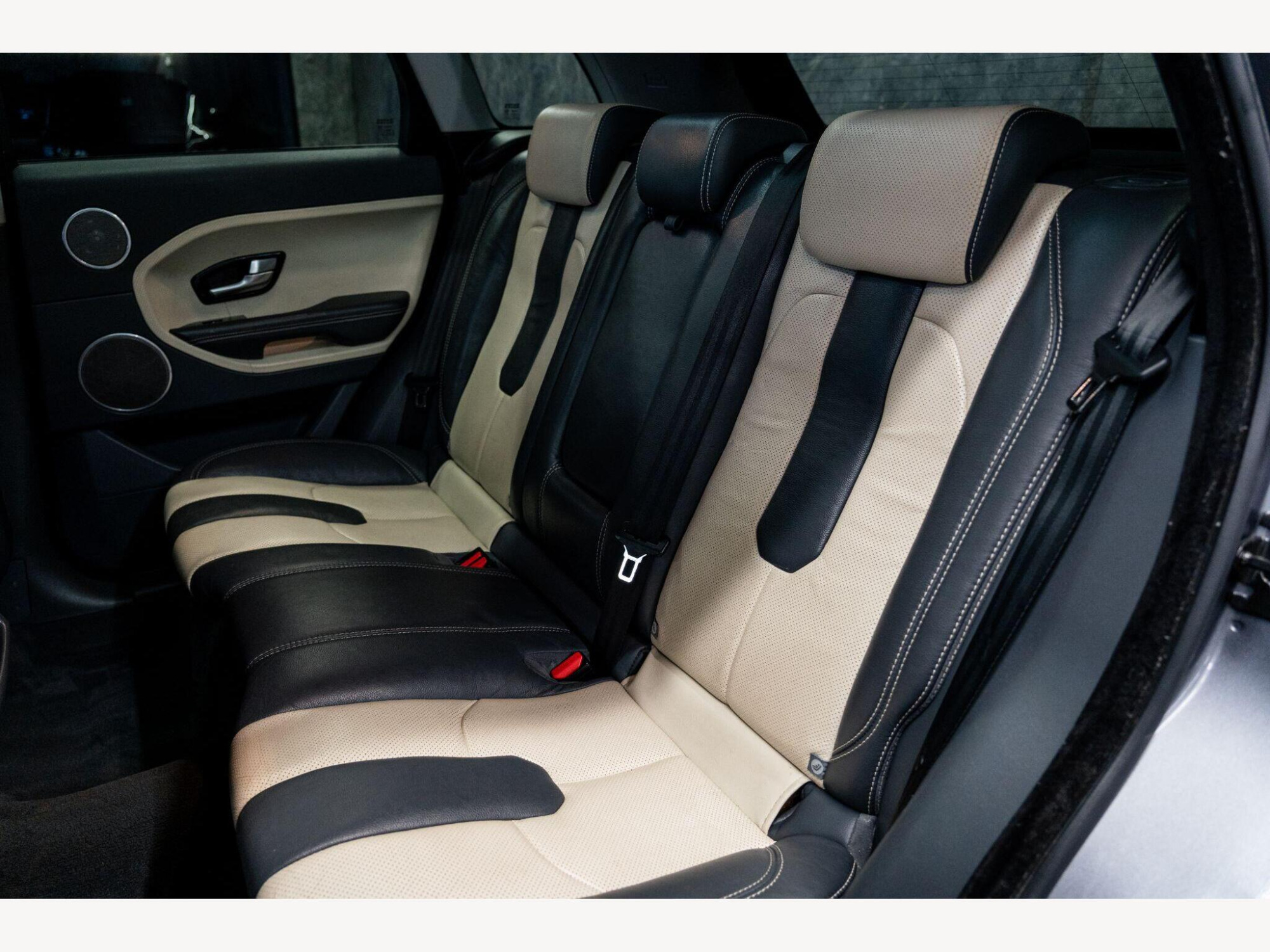 2015 Land Rover Range Rover Evoque image 38