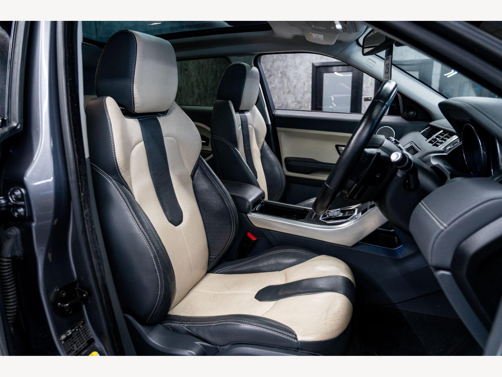 2015 Land Rover Range Rover Evoque image 35