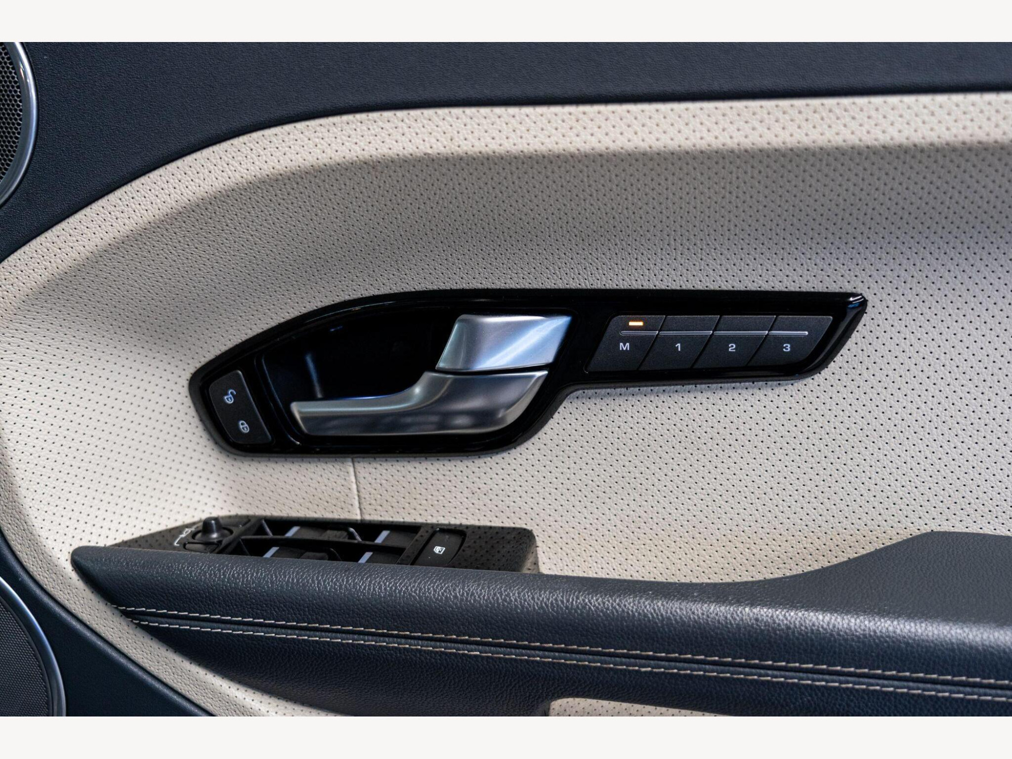 2015 Land Rover Range Rover Evoque image 30