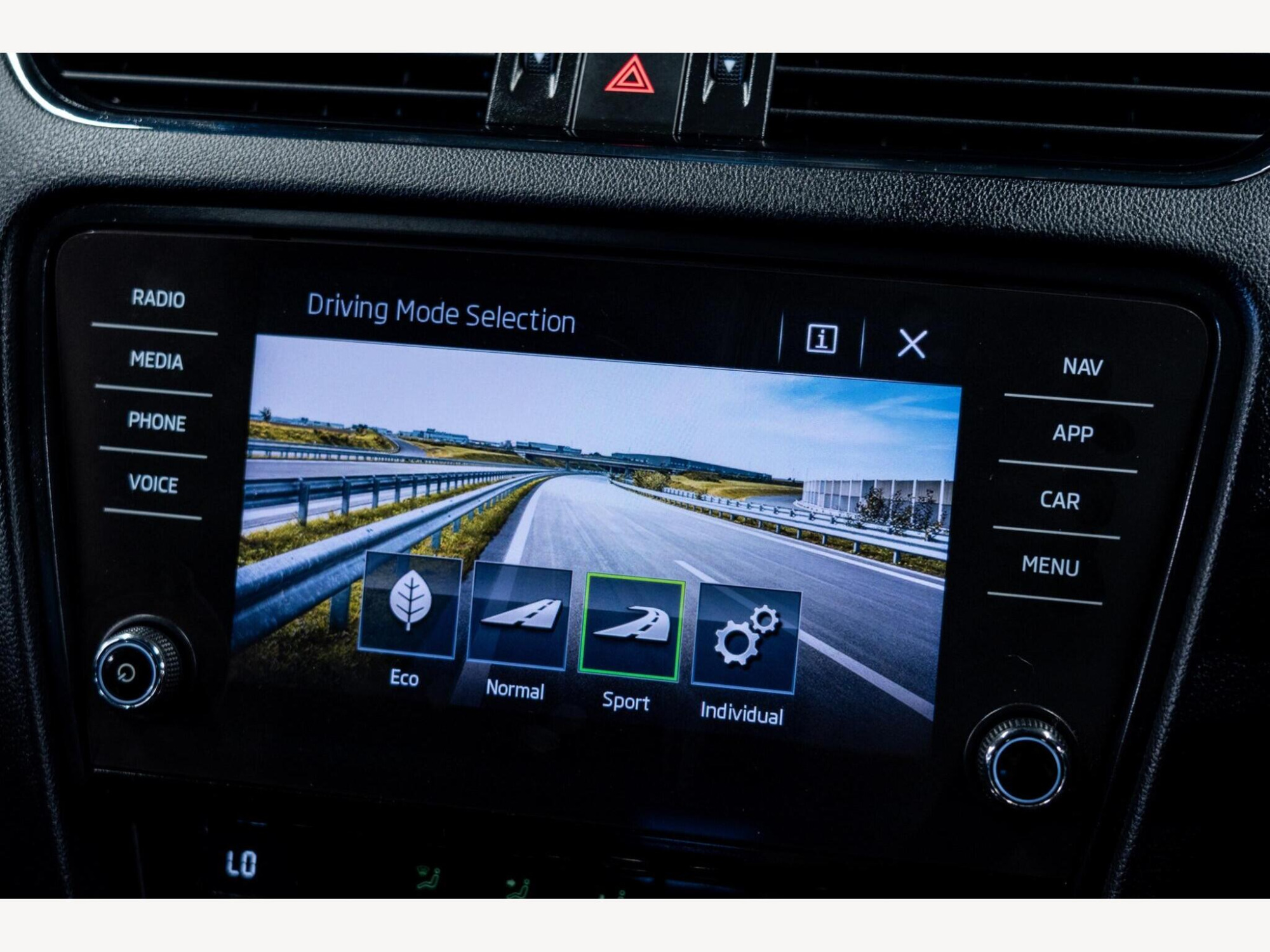 2017 Skoda Octavia image 21