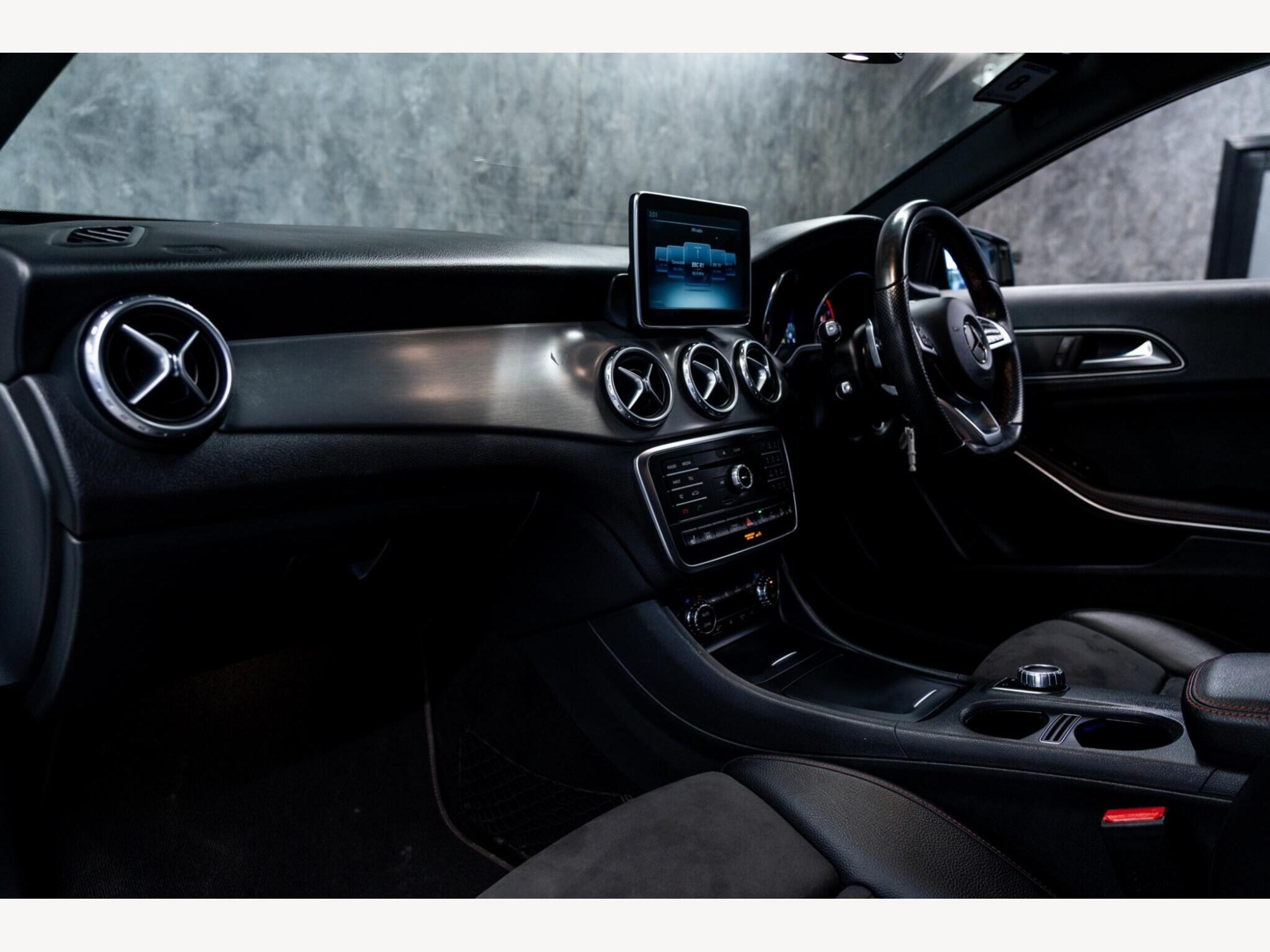 2016 Mercedes-Benz GLA image 37