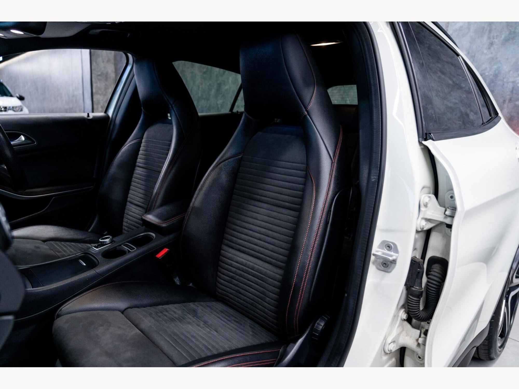 2016 Mercedes-Benz GLA image 41