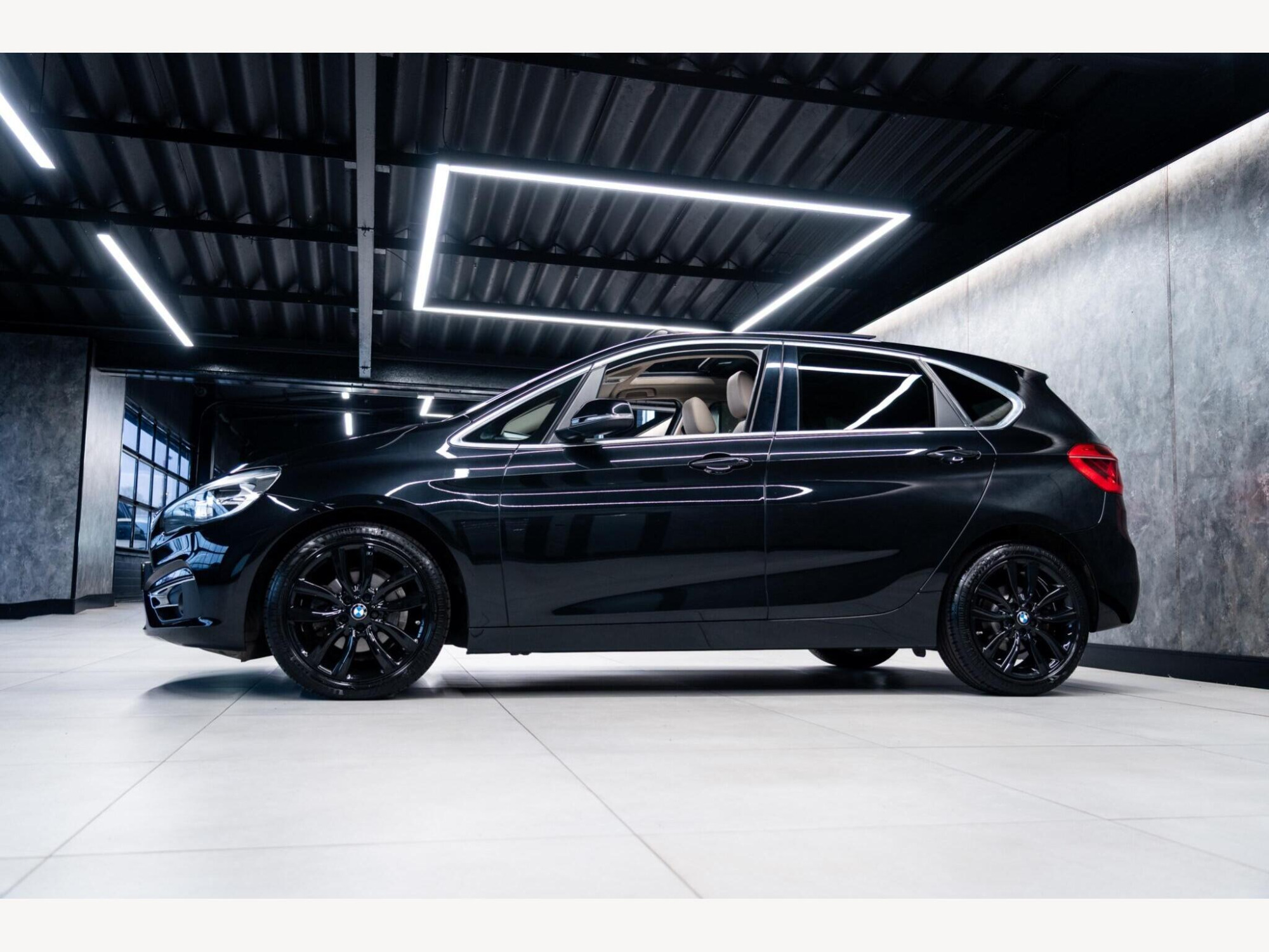 2015 BMW 2 Series Active Tourer image 9